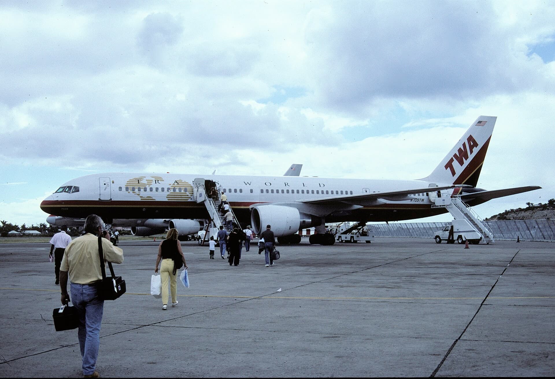 N709TW — Twin-engine aircraft