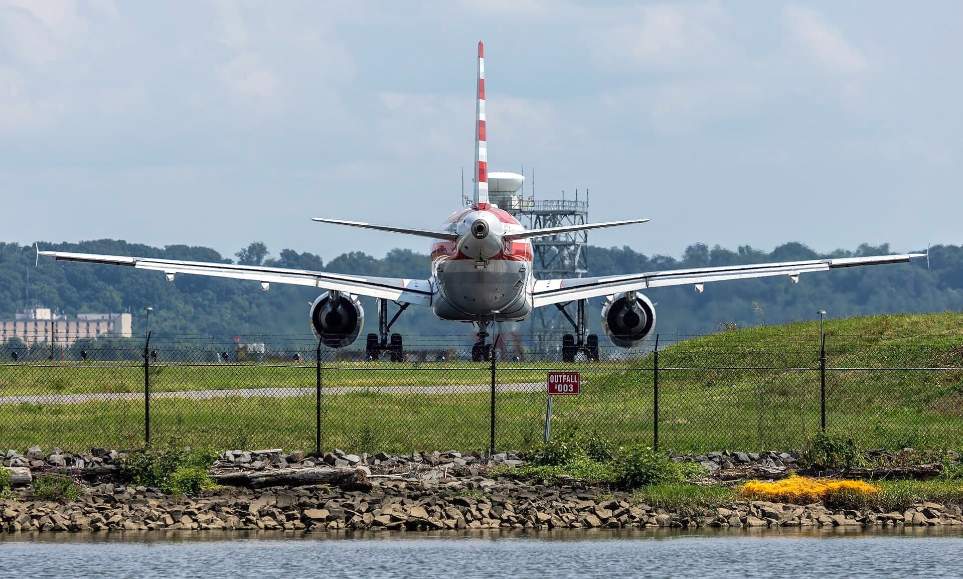 N763US — Twin-engine aircraft