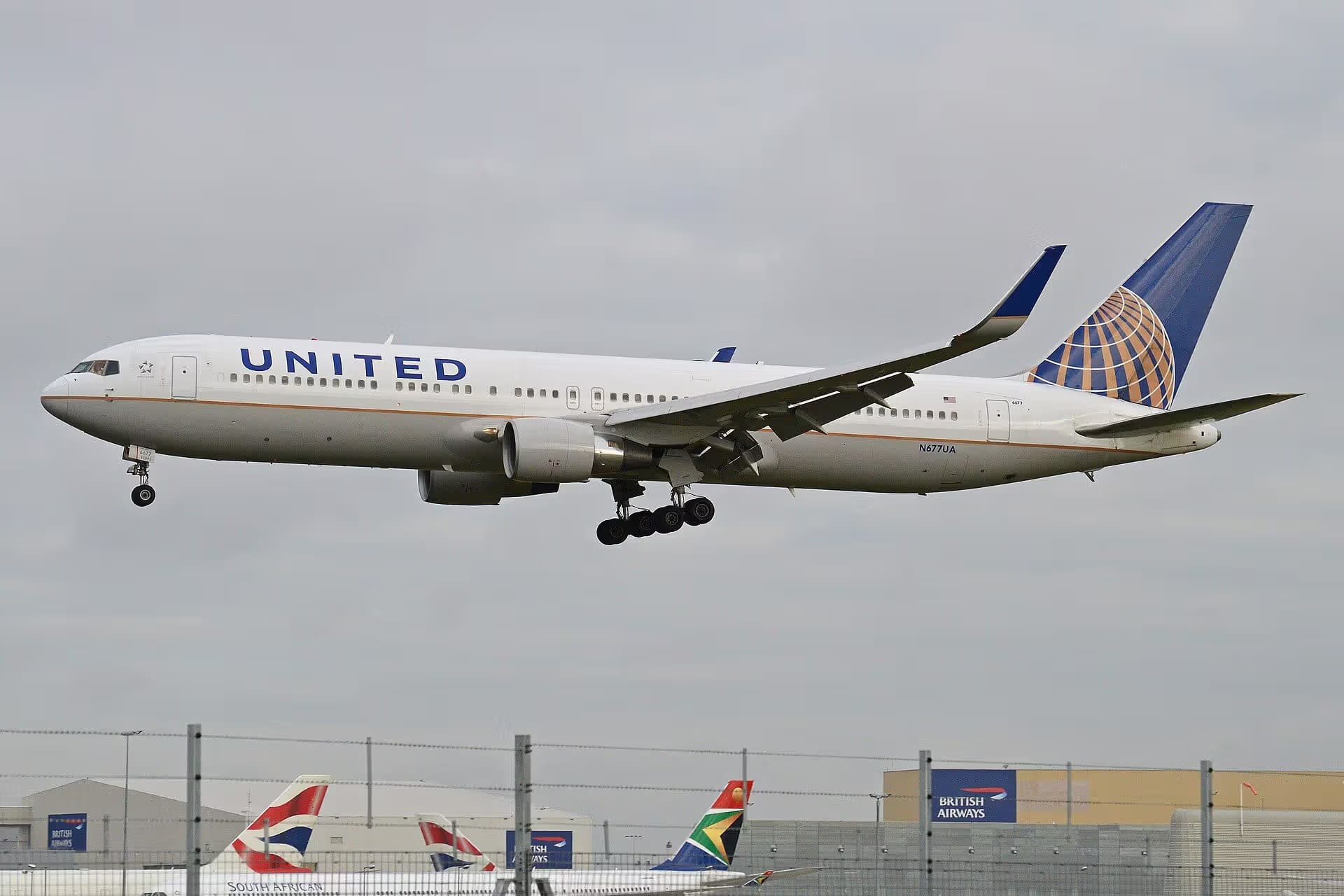 N677UA — Boeing