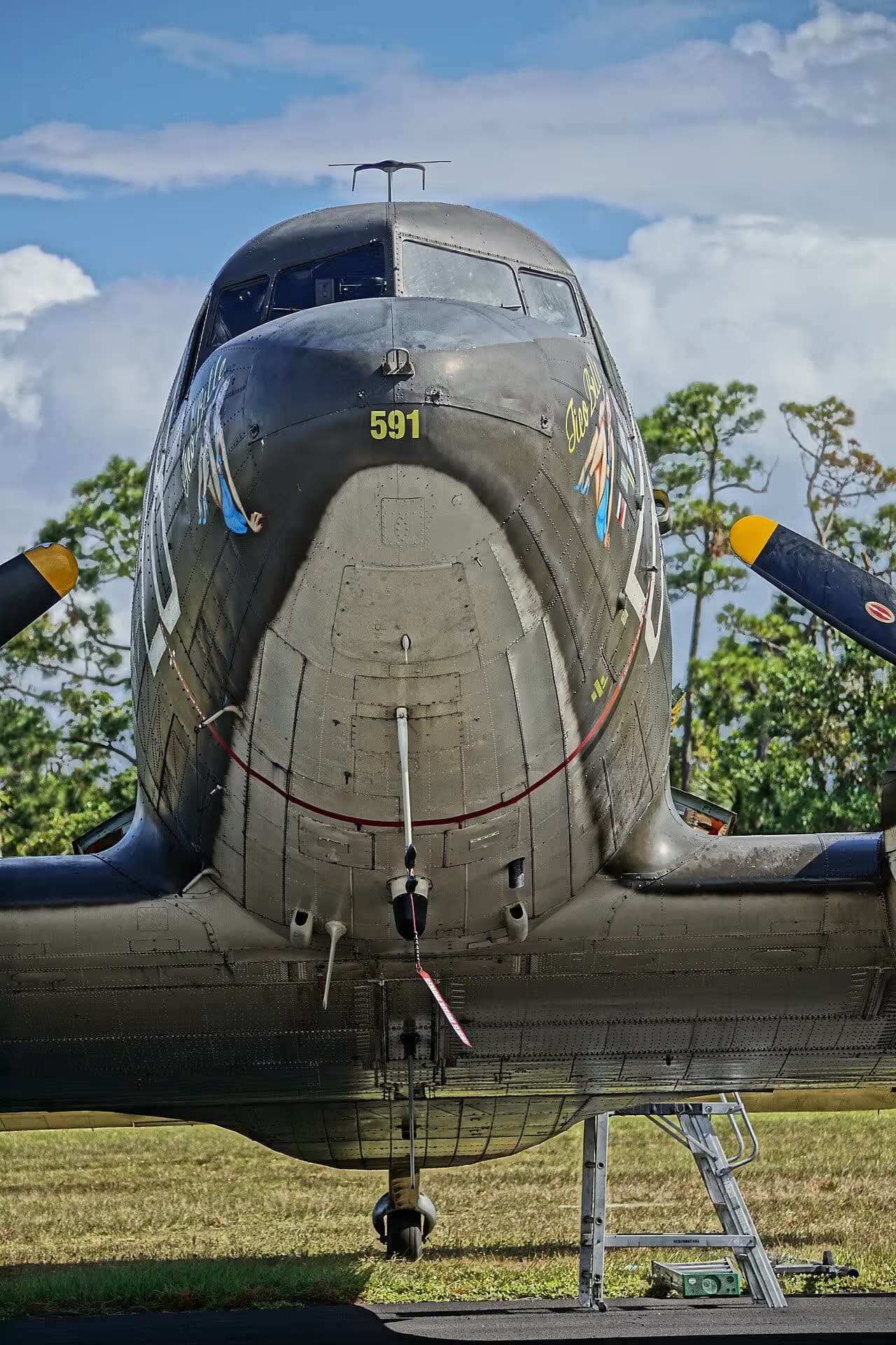 Unidentified — Twin-engine aircraft