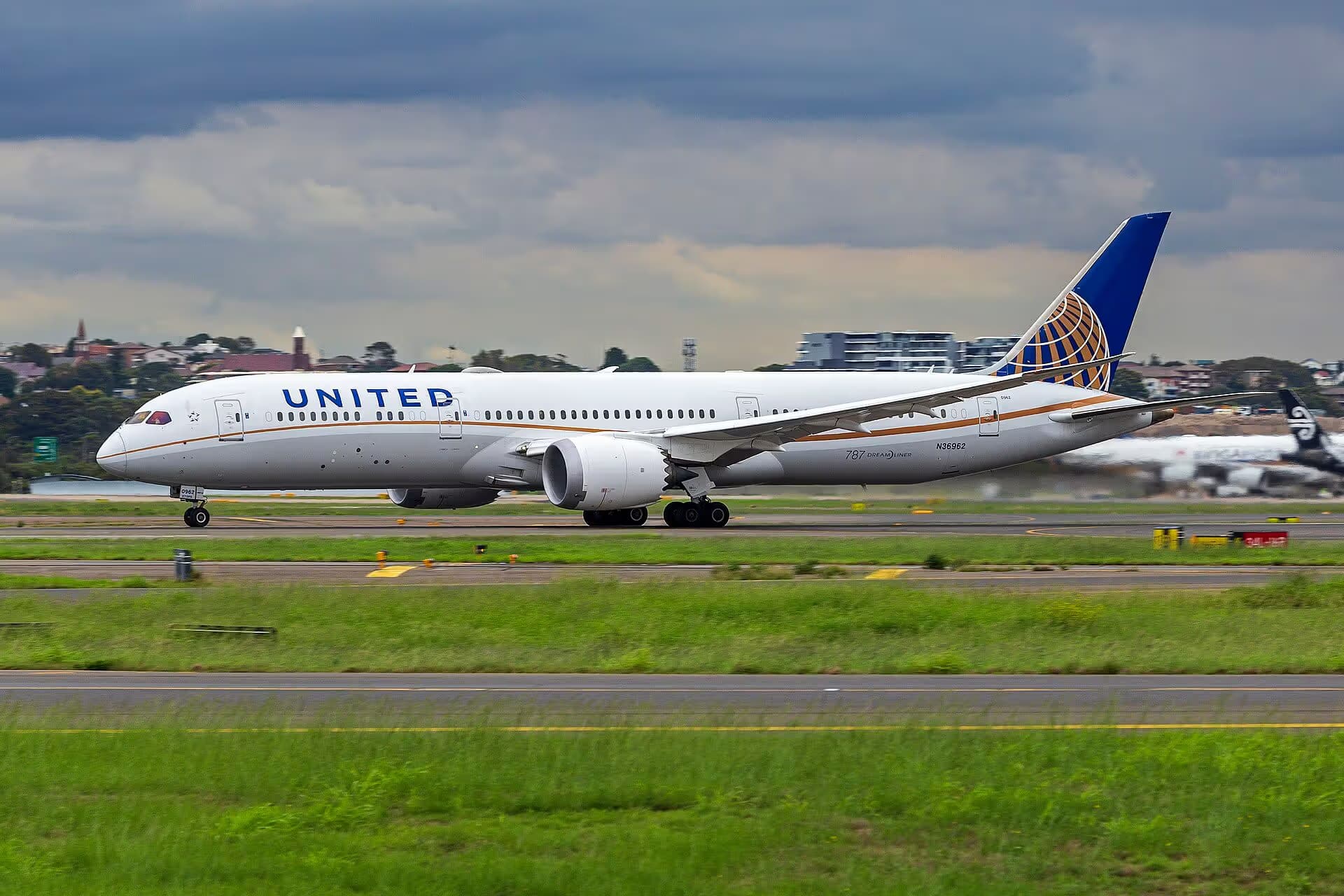 N36962 — Boeing