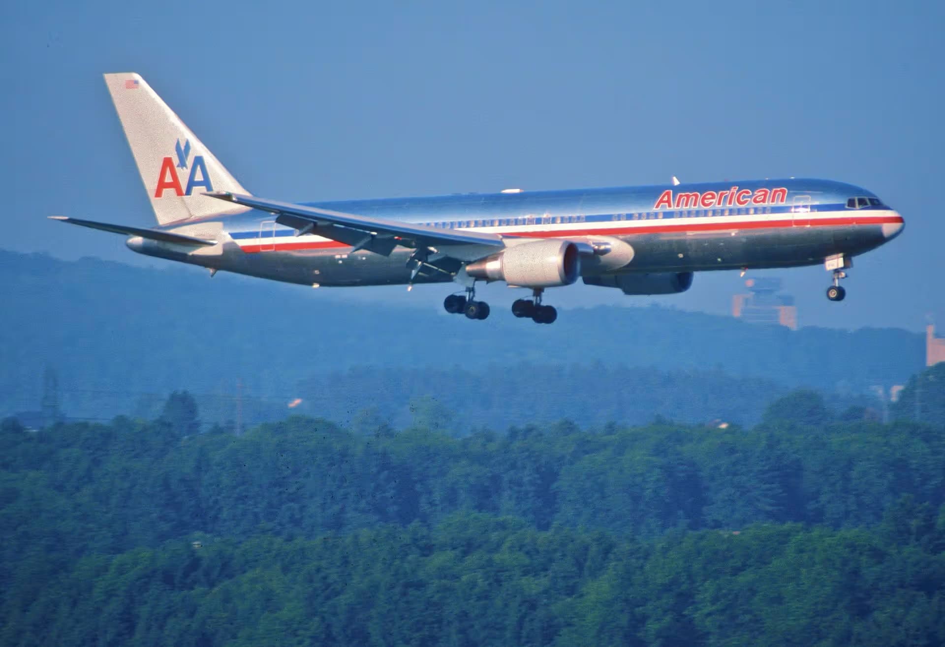N376AN — Twin-engine aircraft