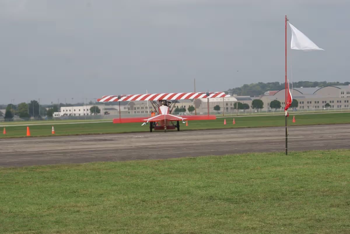 Unidentified — Single-engine aircraft