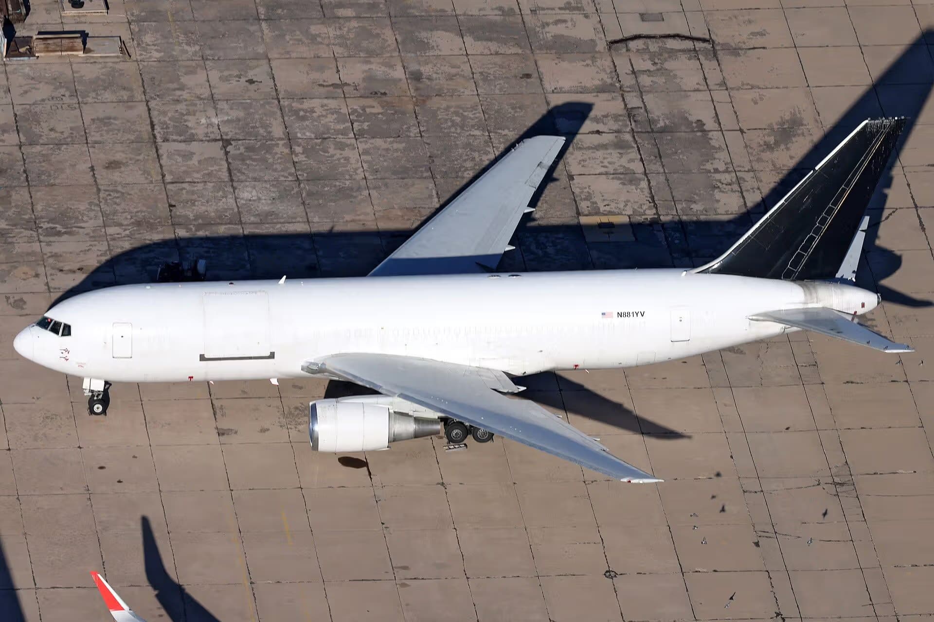 N881YV — Twin-engine aircraft