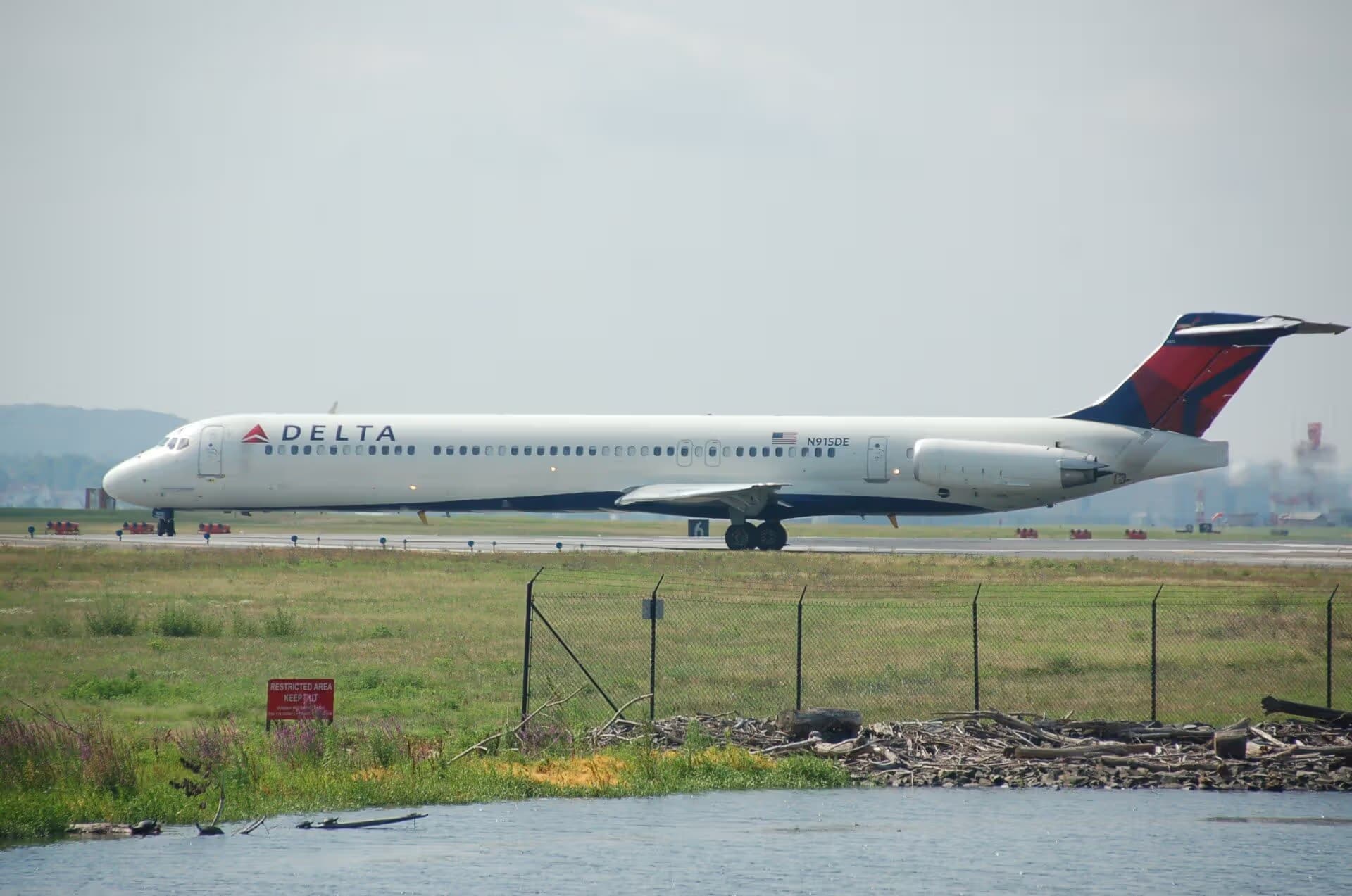 N915DE — Aircraft