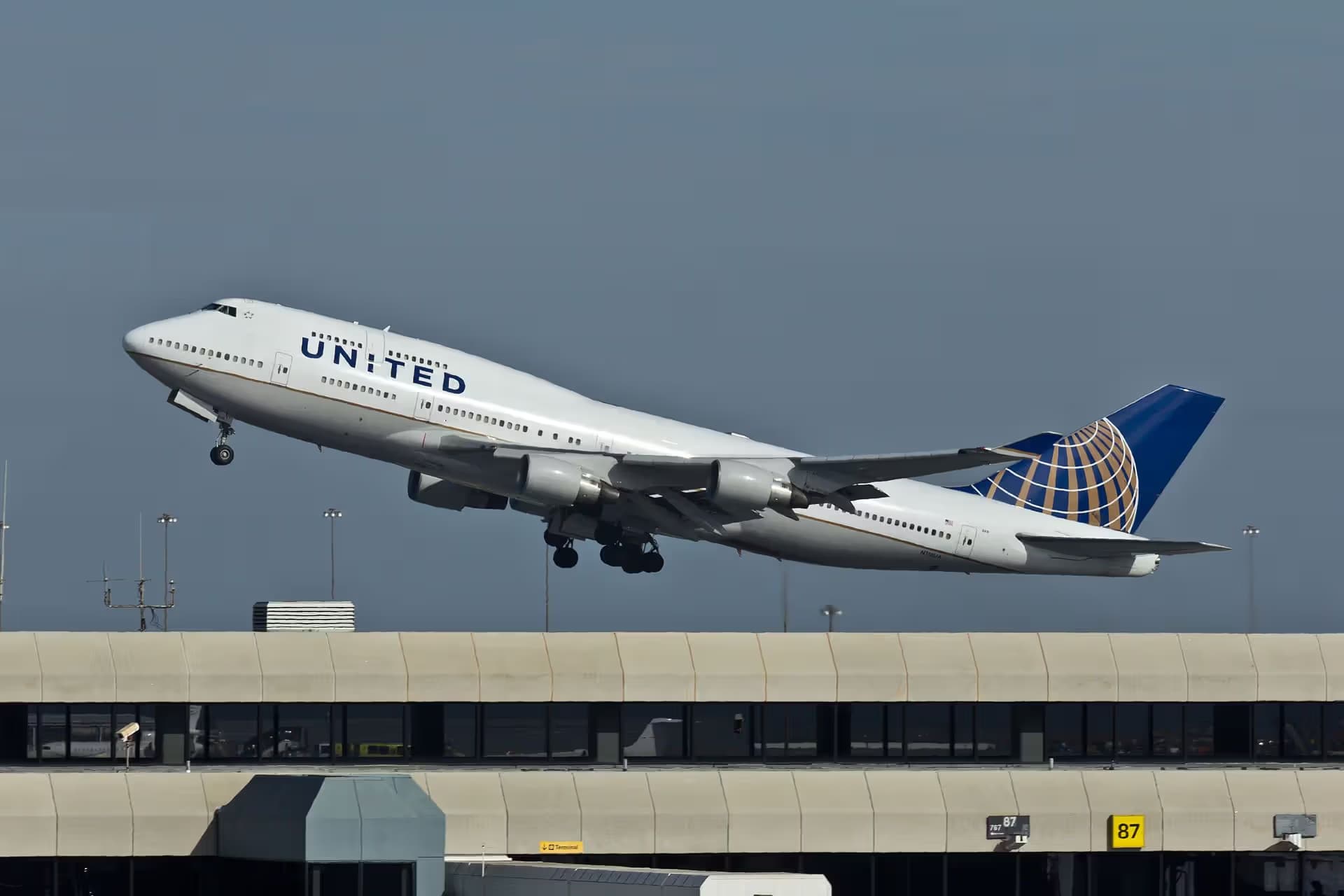N118UA — Boeing at San Francisco International Airport