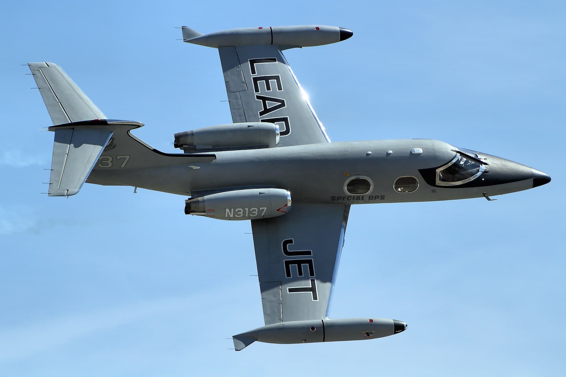 N3137 — Twin-engine aircraft