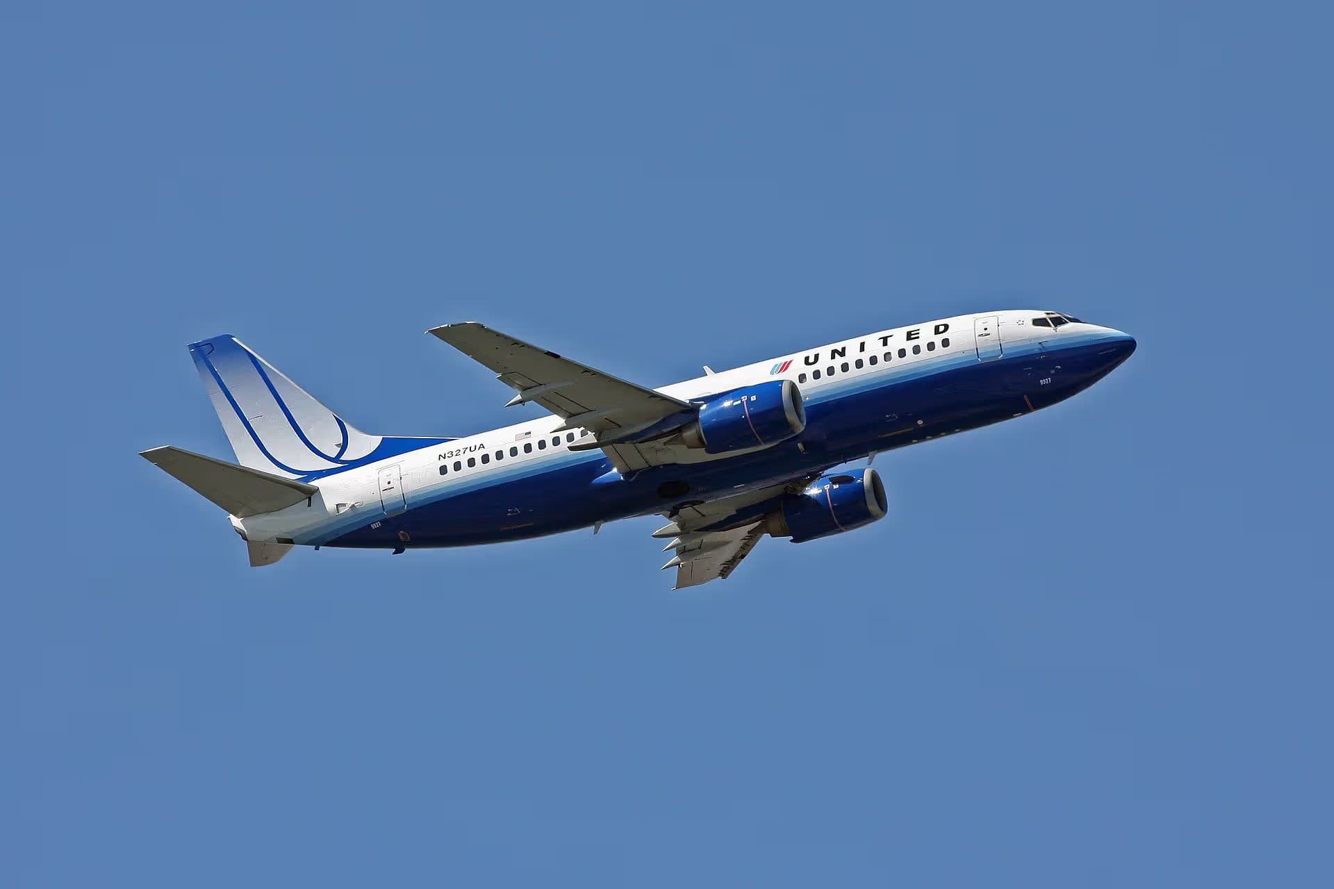 N327UA — Boeing