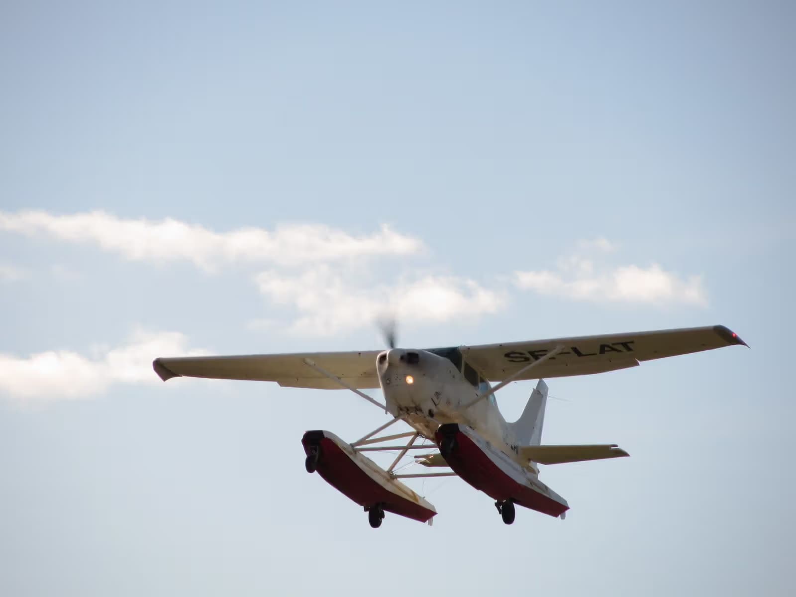 SE-LAT — Single-engine aircraft