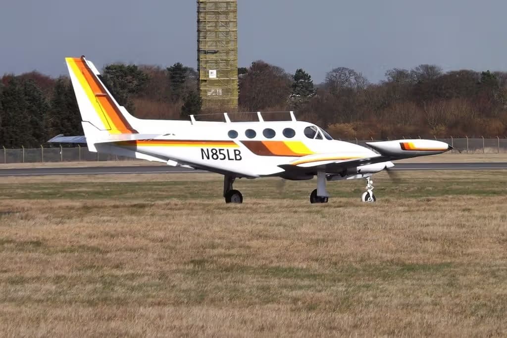 N85LB — Twin-engine aircraft