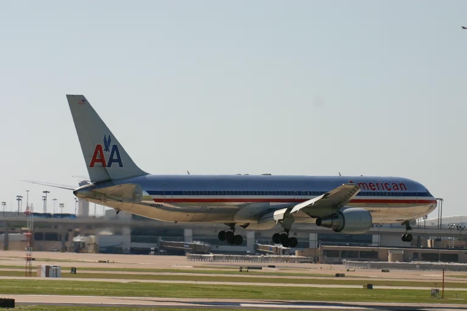 N393AN — Boeing
