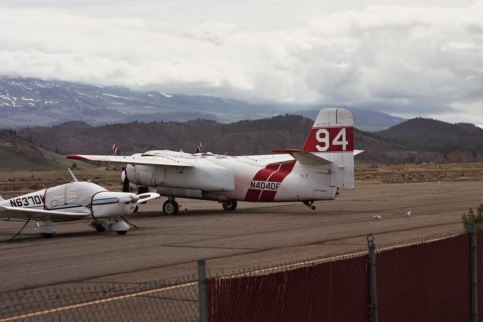 N404DF — Twin-engine aircraft