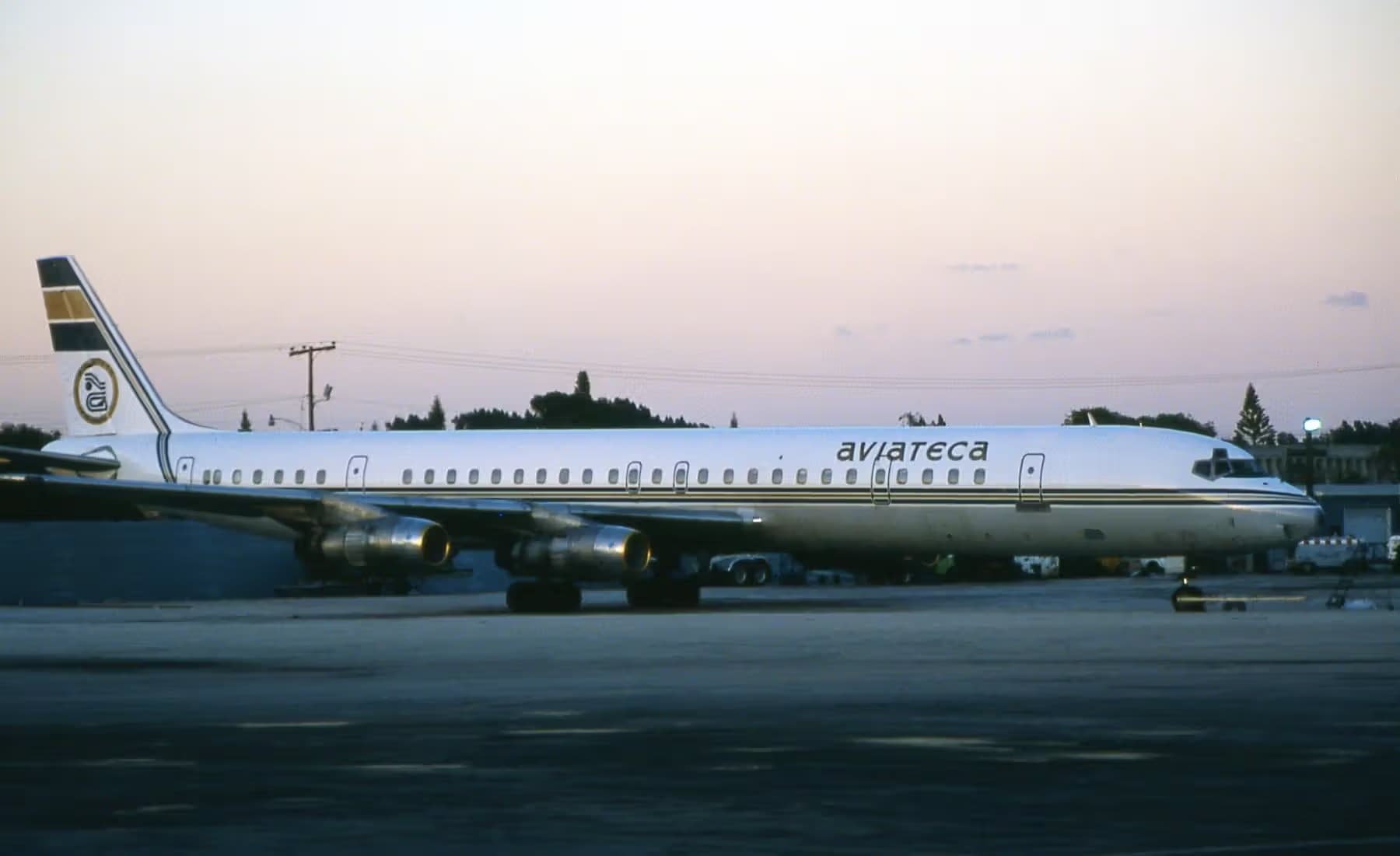 N30UA — Boeing