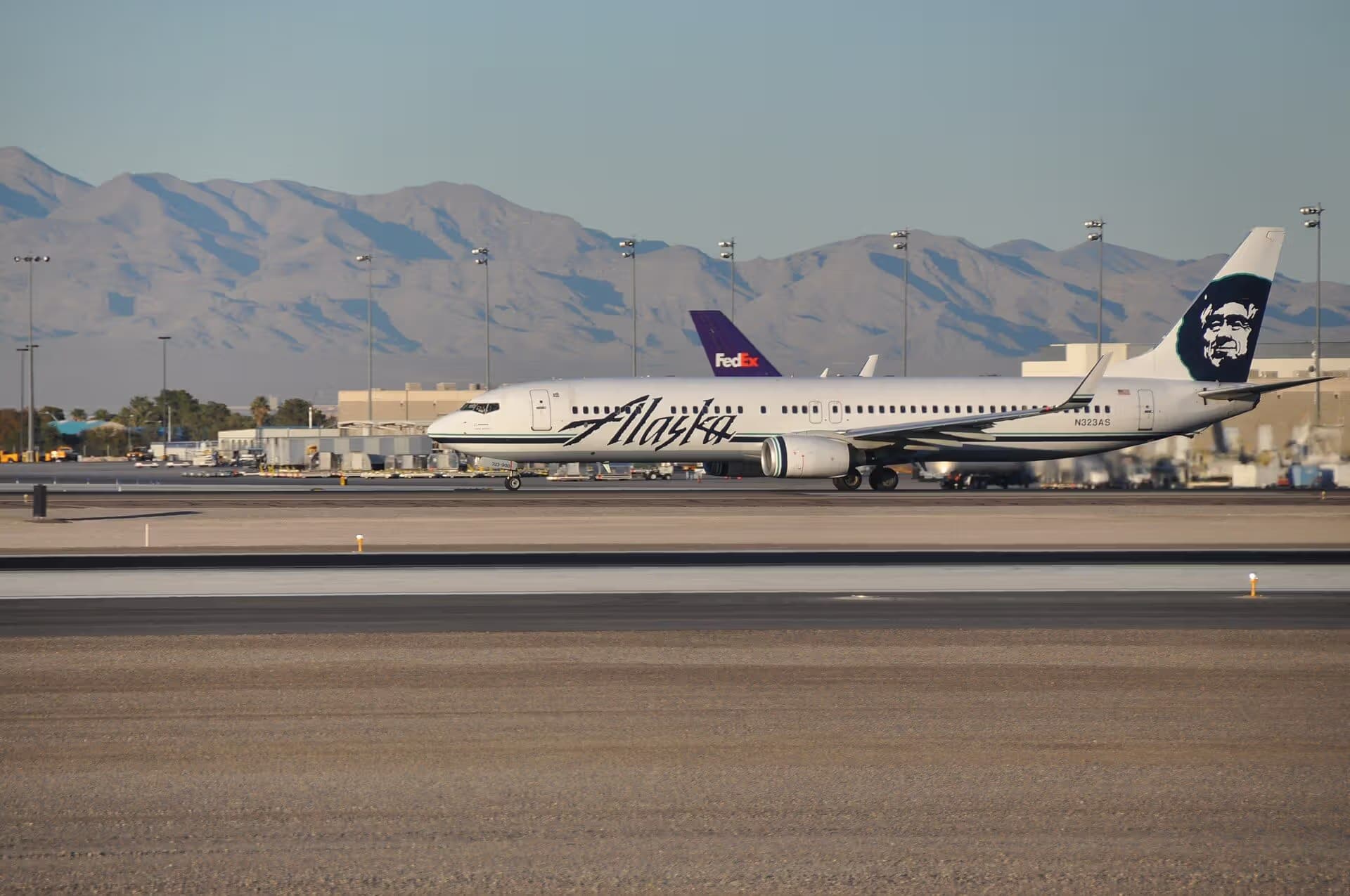 N323AS — Boeing
