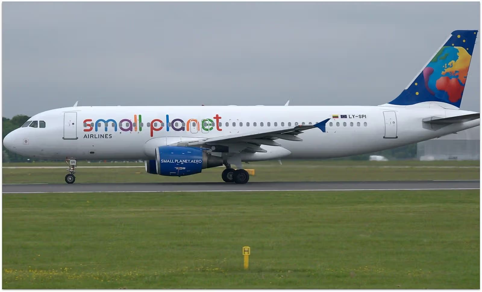 LY-SPI — Twin-engine aircraft