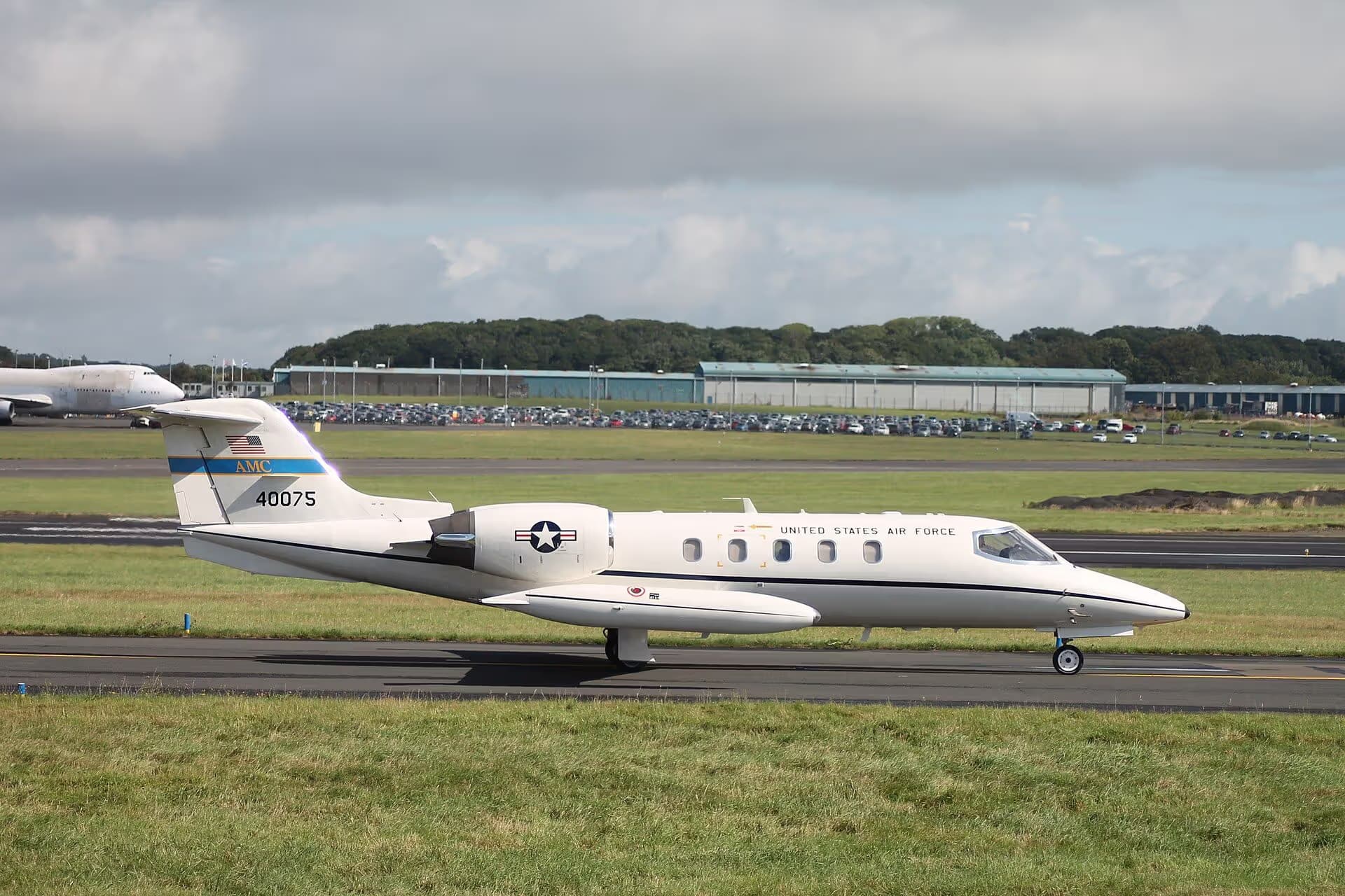 Unidentified — Business jet