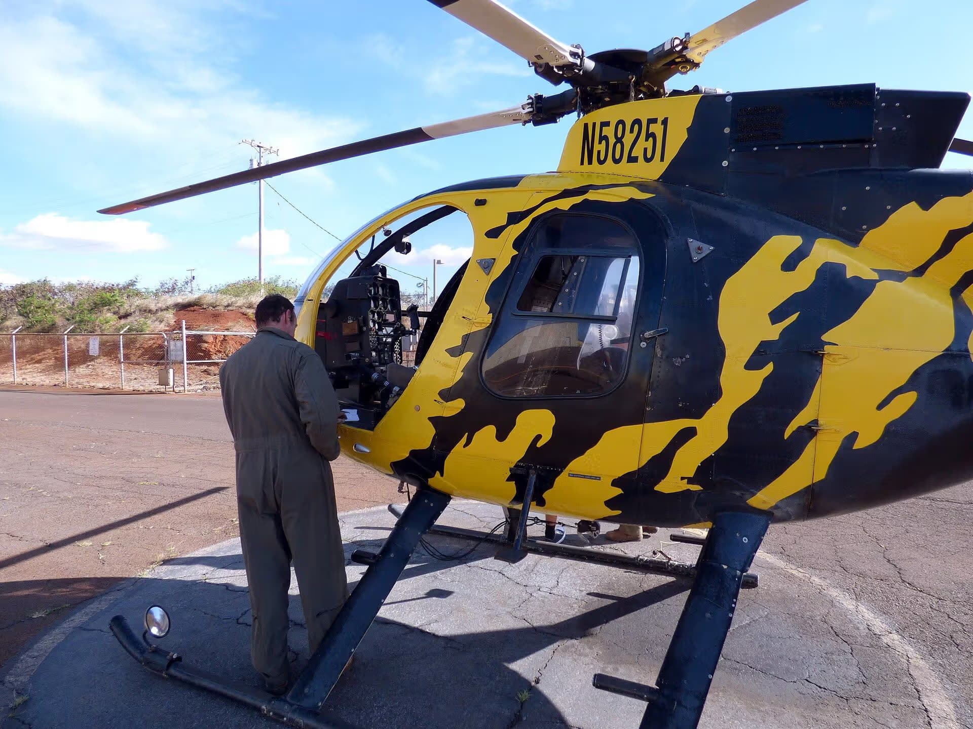 N58251 — Helicopter