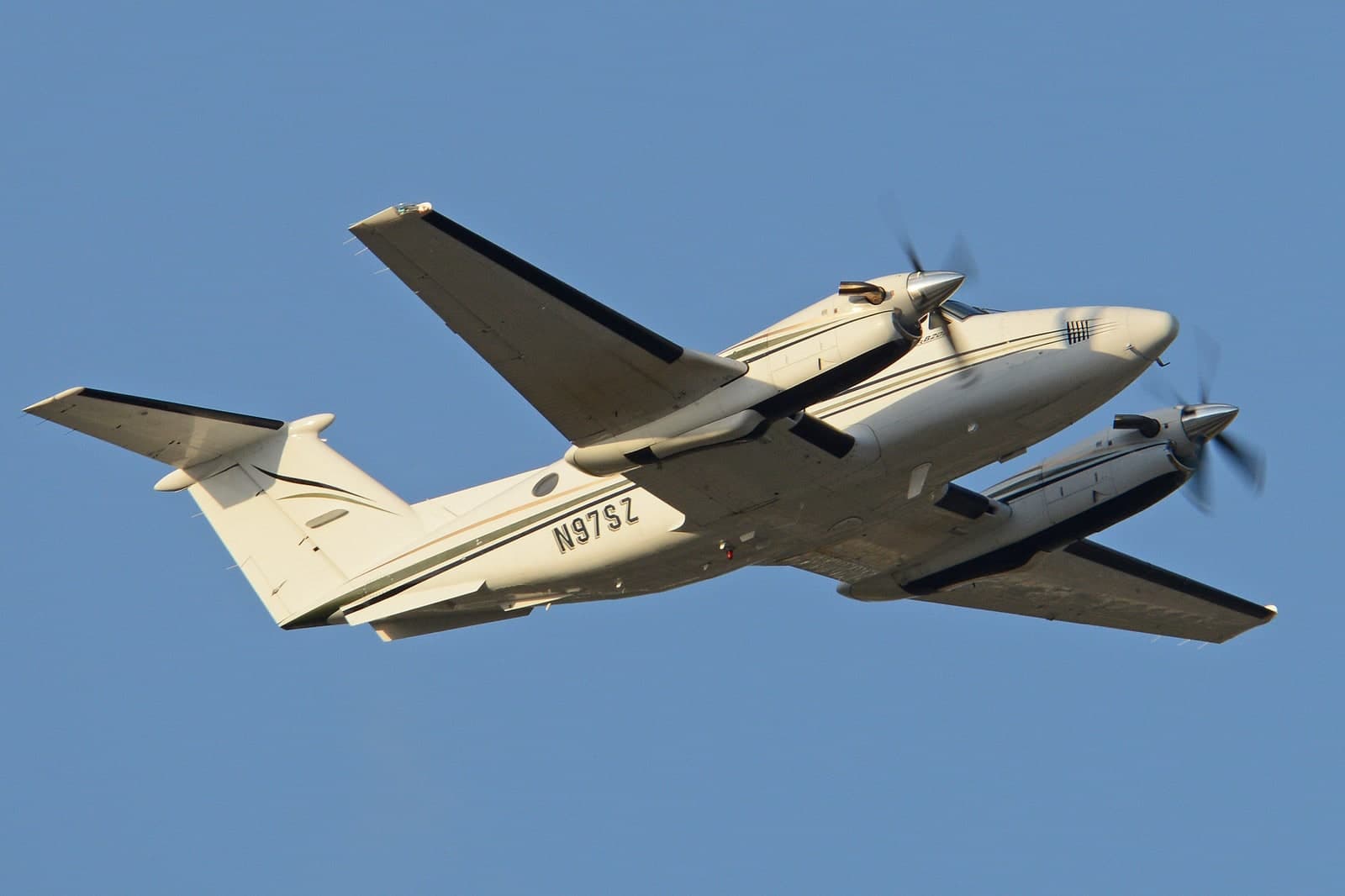 N97SZ — Twin-engine aircraft