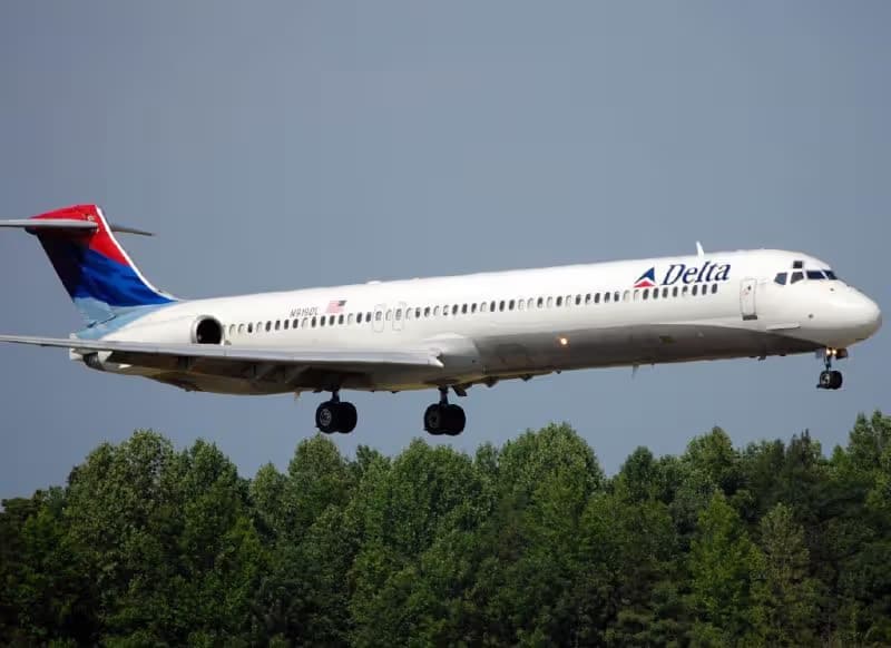 N919DL — Twin-engine aircraft