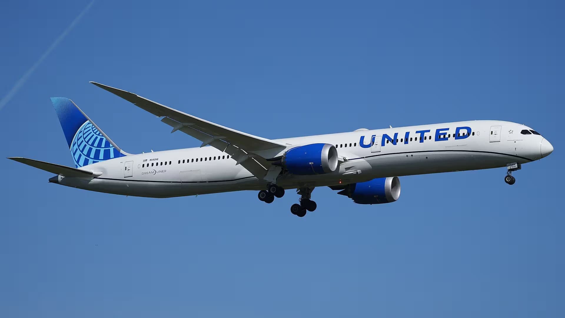 N14016 — Twin-engine aircraft