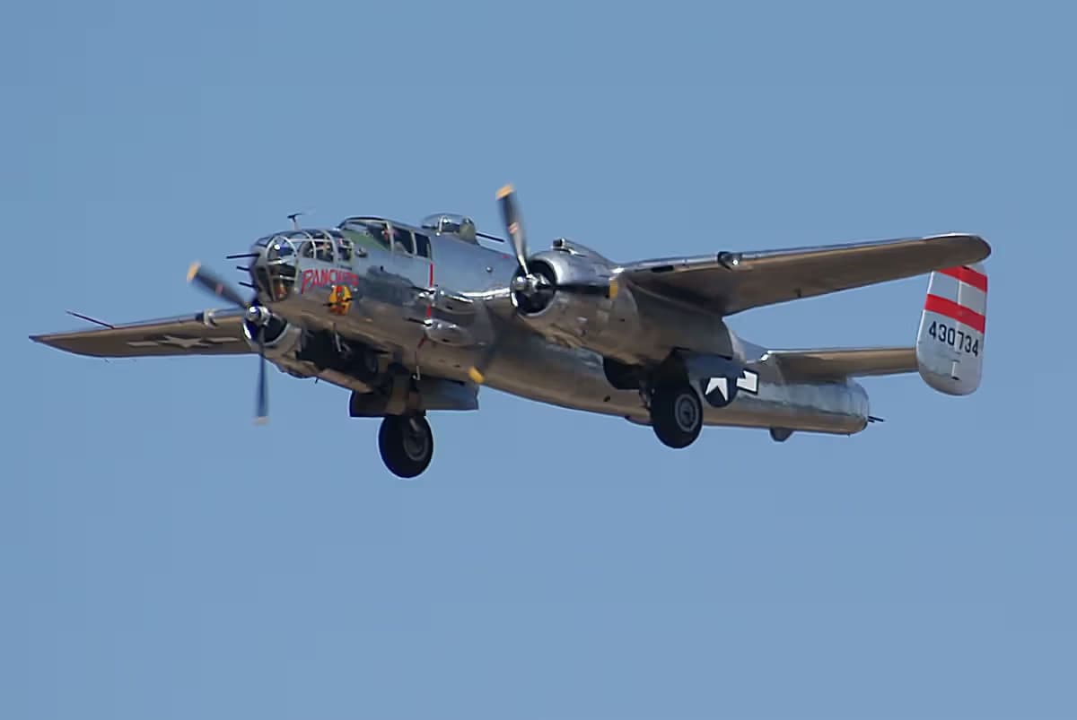Unidentified — Twin-engine aircraft