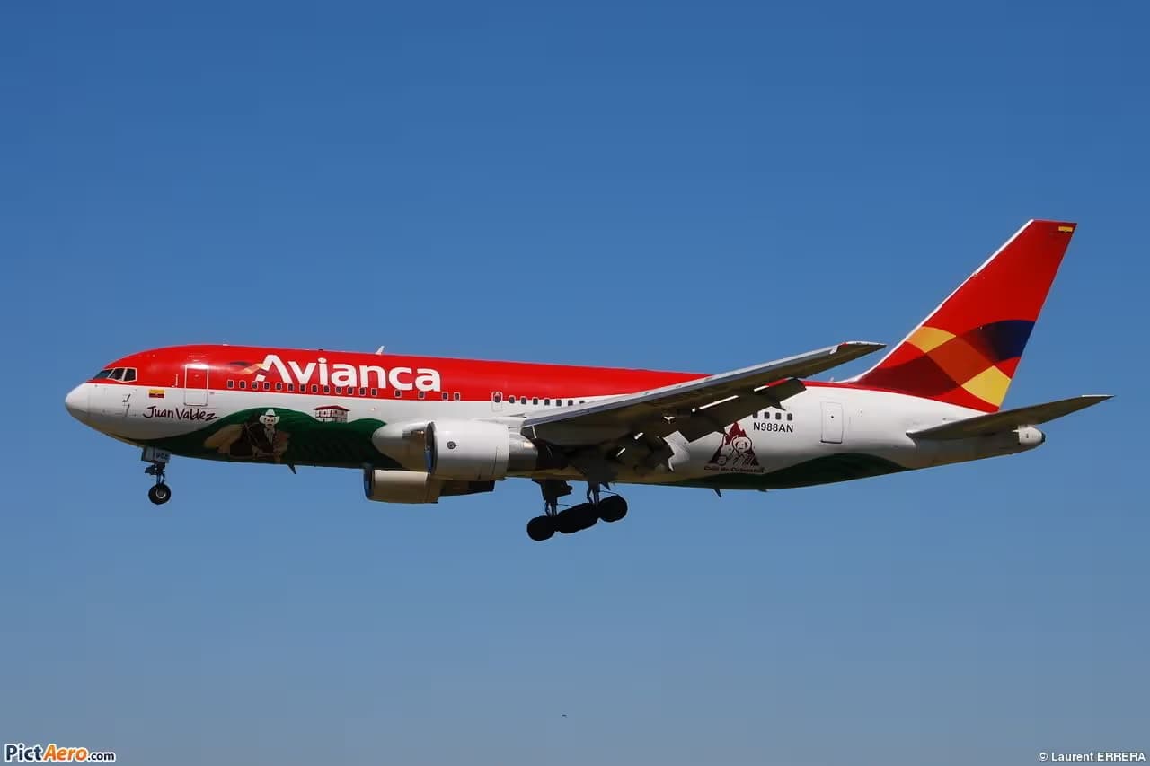 N988AN — Twin-engine aircraft