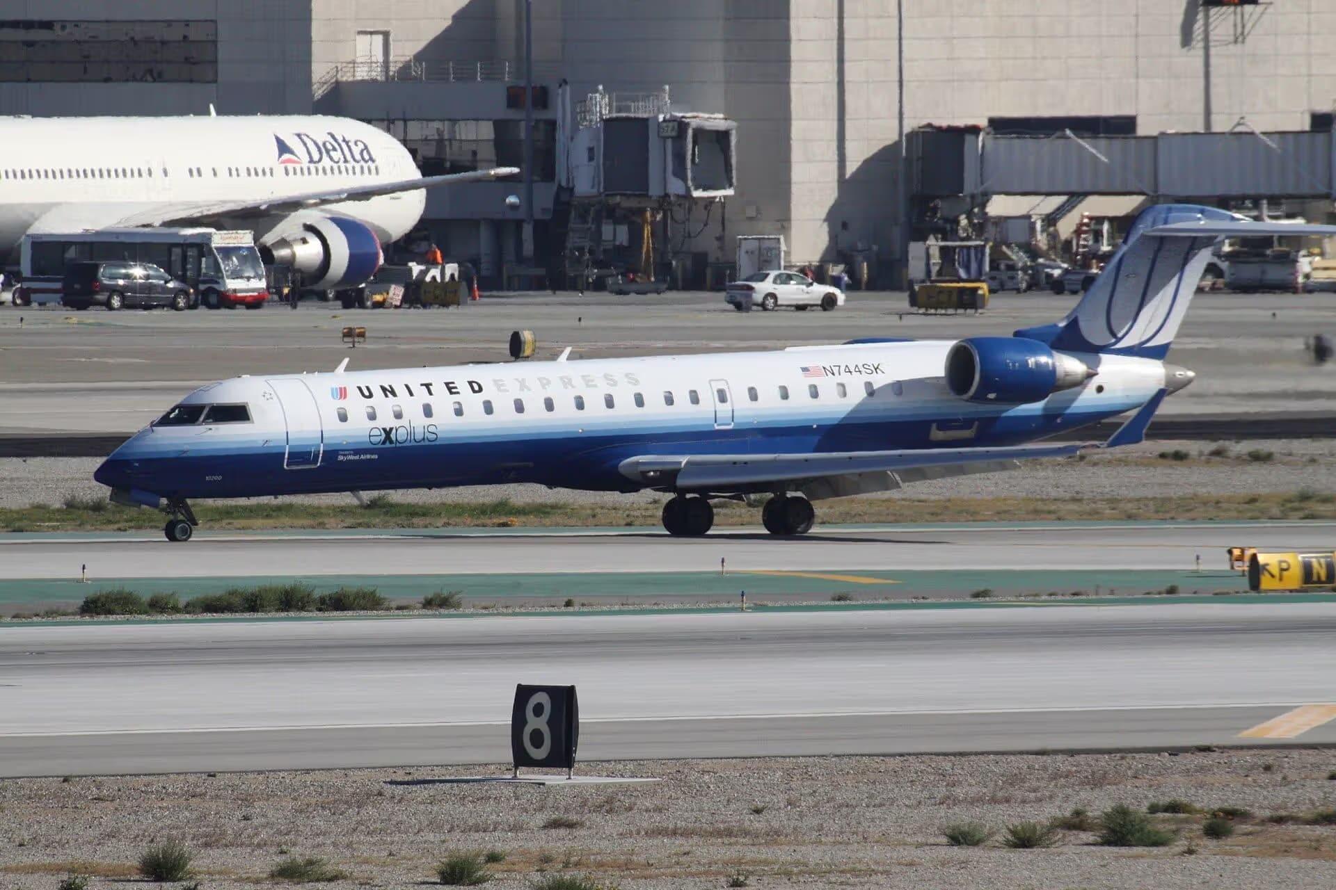 N744SK — Twin-engine aircraft