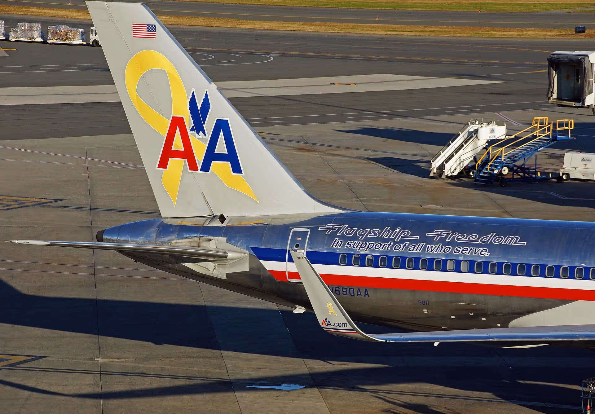 N690AA — Aircraft