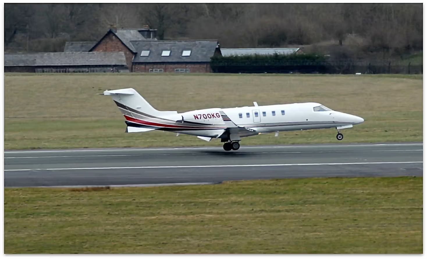 N700KG — Aircraft at Manchester Airport