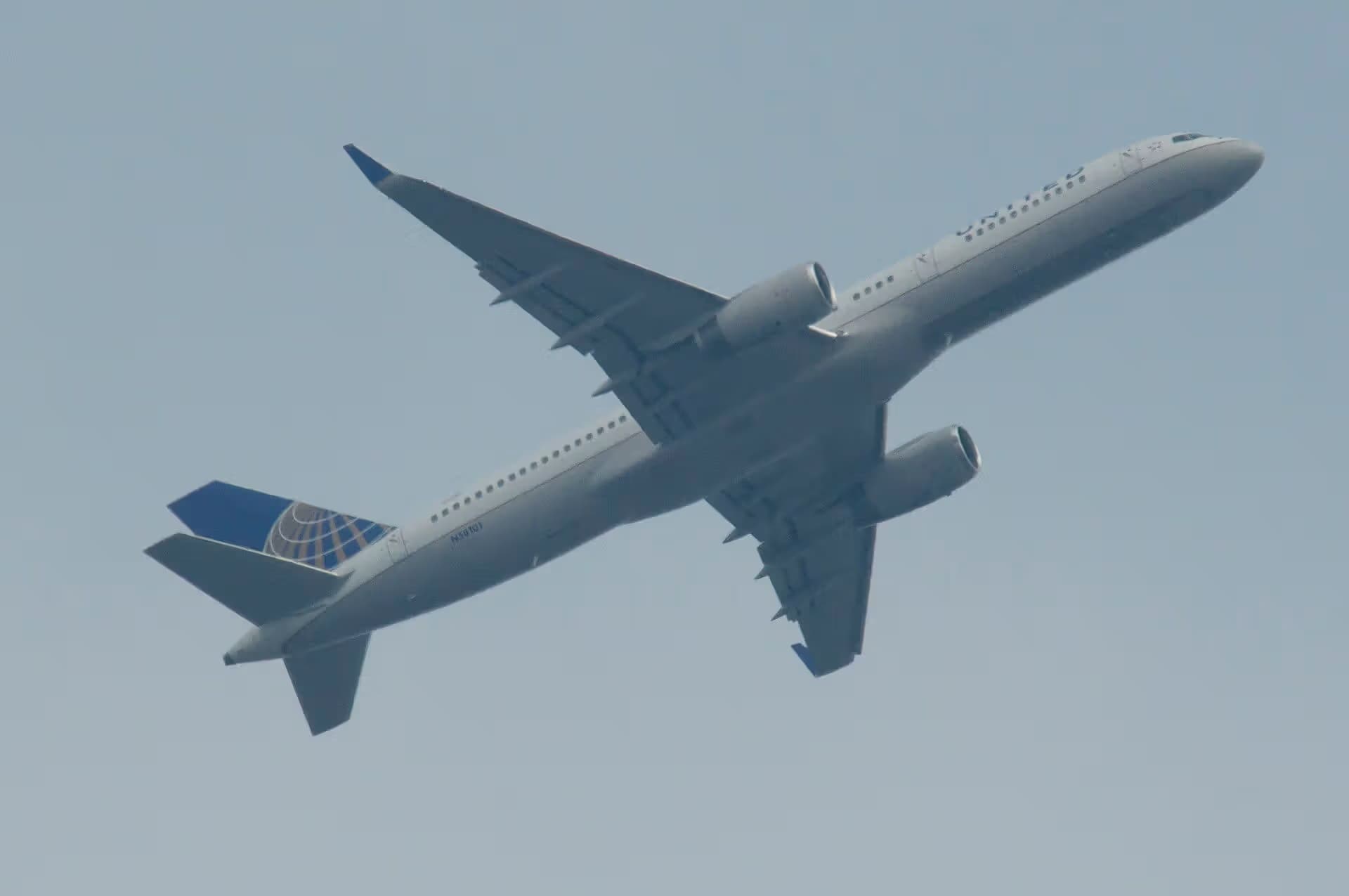 N58101 — Twin-engine aircraft