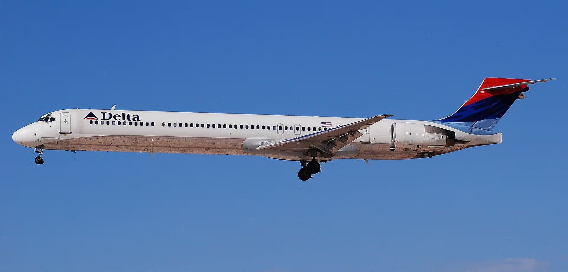 N908DA — Twin-engine aircraft