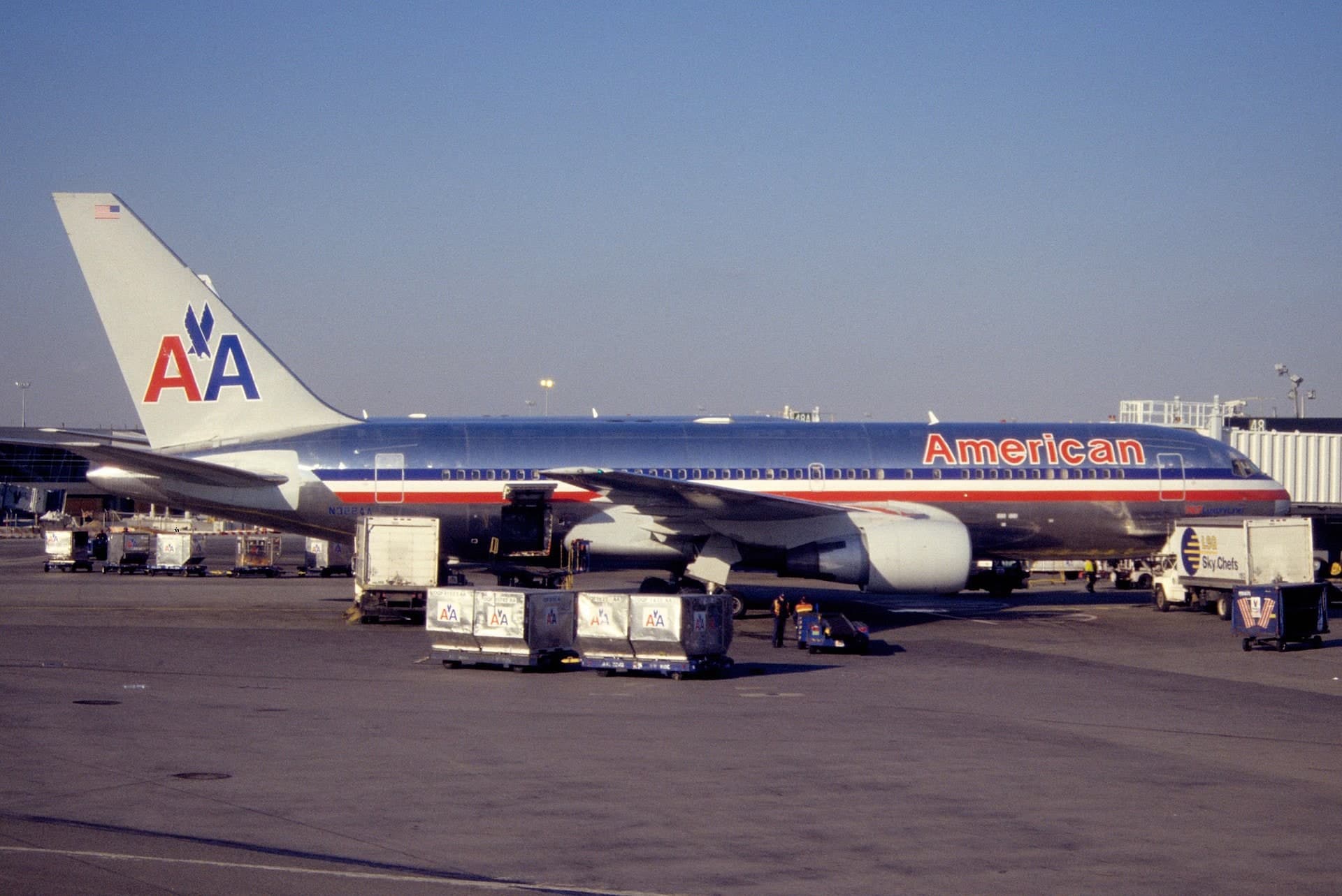 N322AA — Twin-engine aircraft