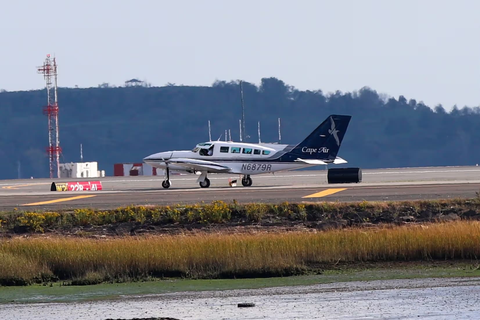 N6879R — Cessna