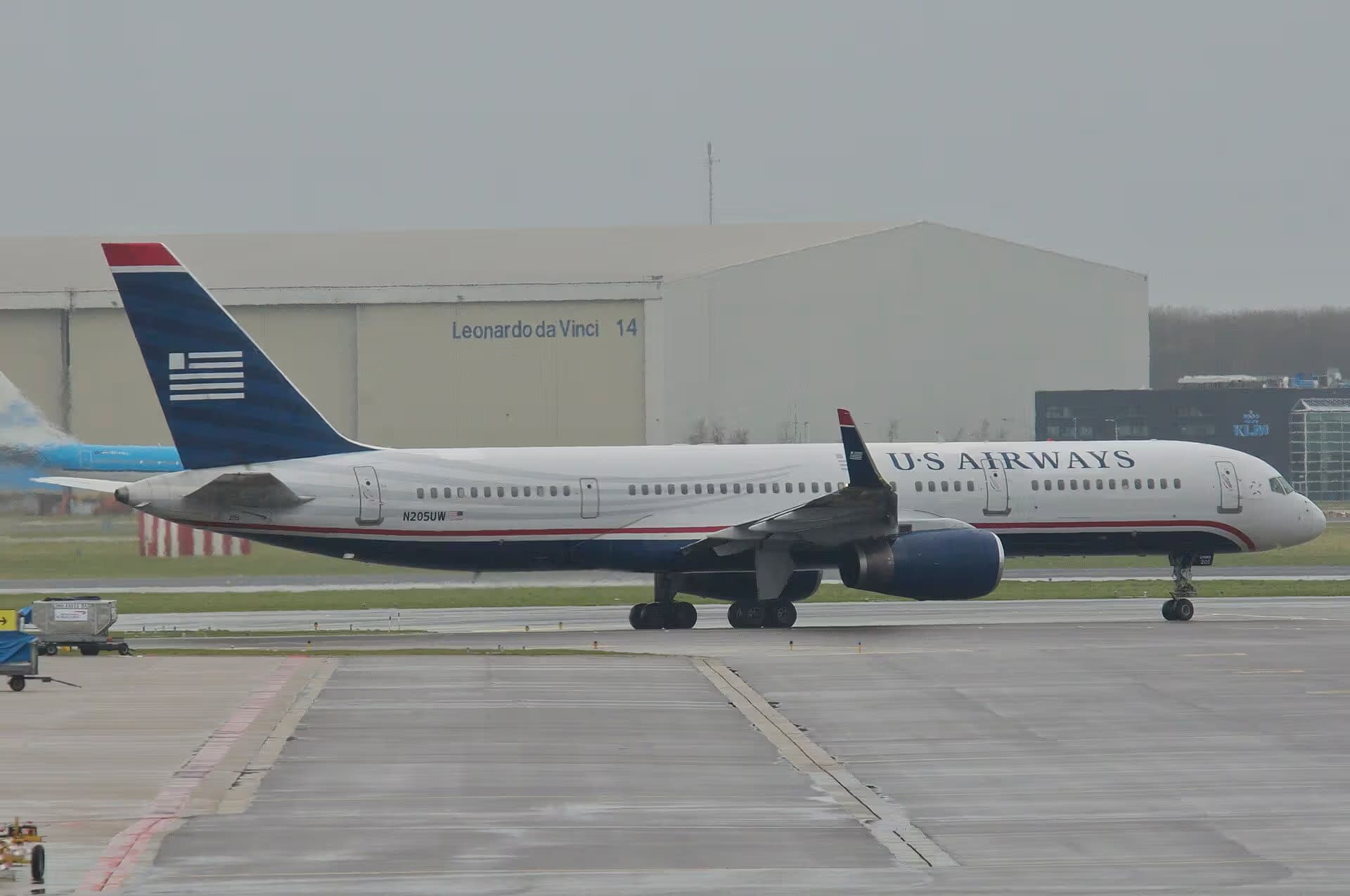 N205UW — Twin-engine aircraft
