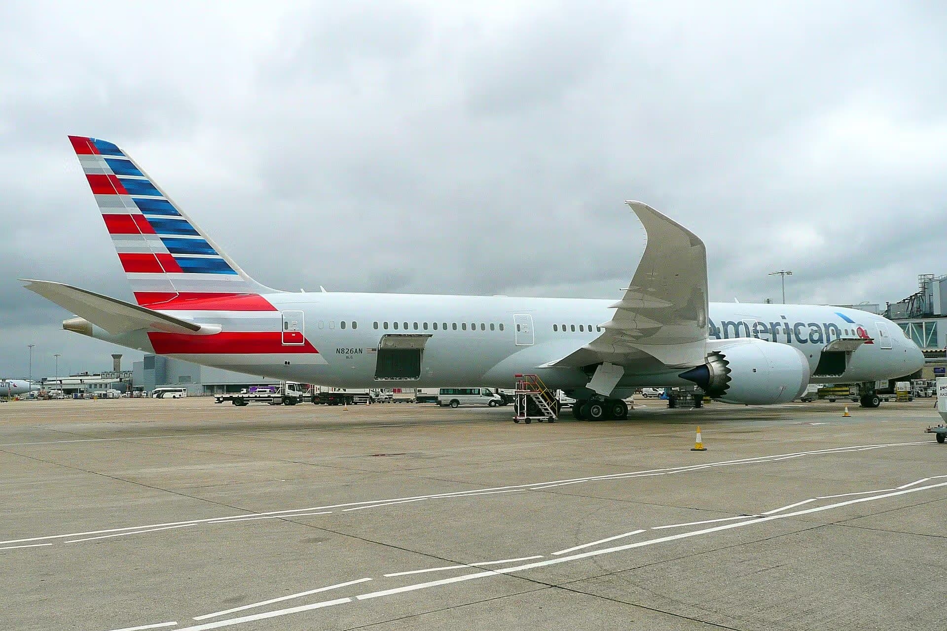 N826AN — Twin-engine aircraft