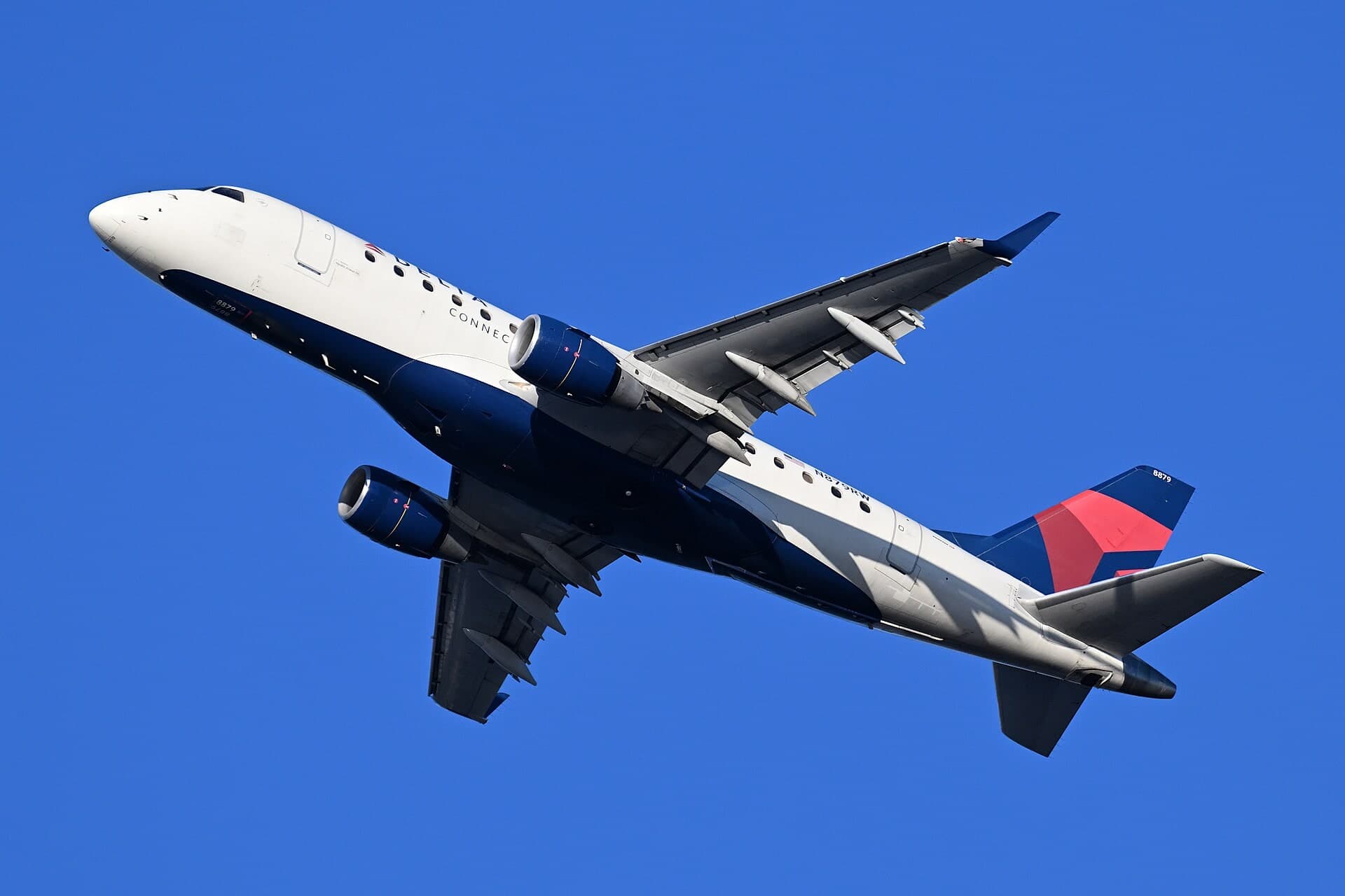 N879RW — Embraer