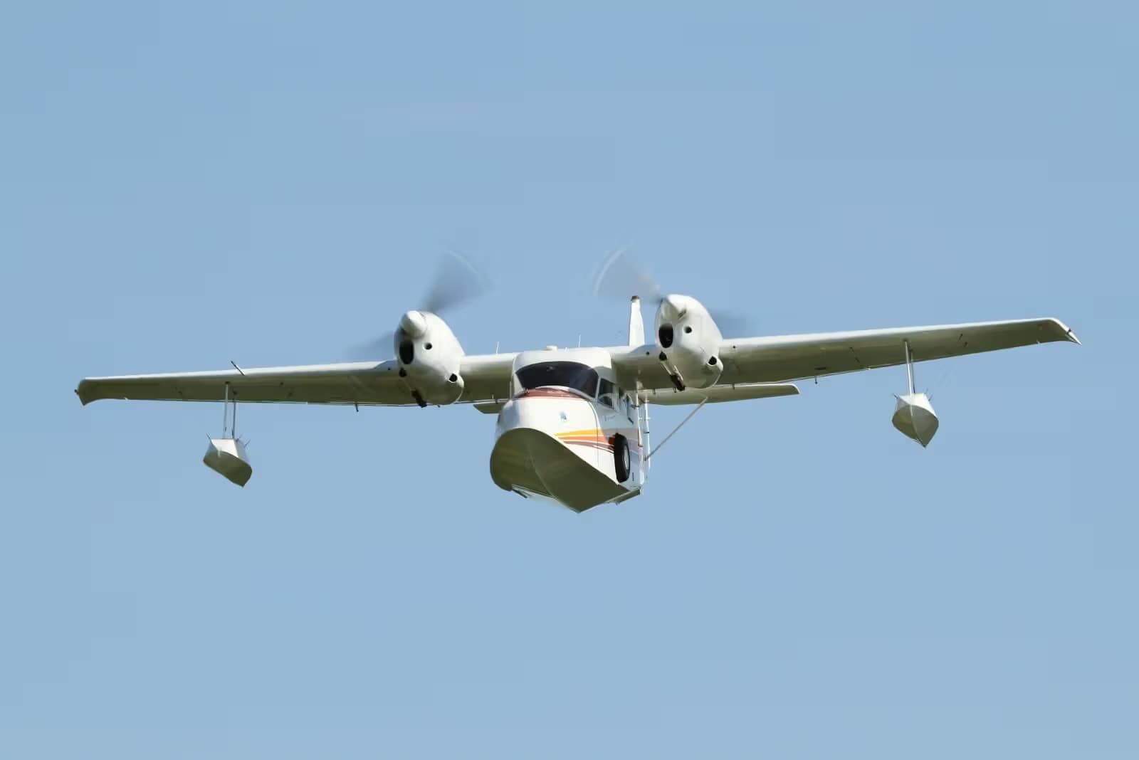N68102 — Twin-engine aircraft