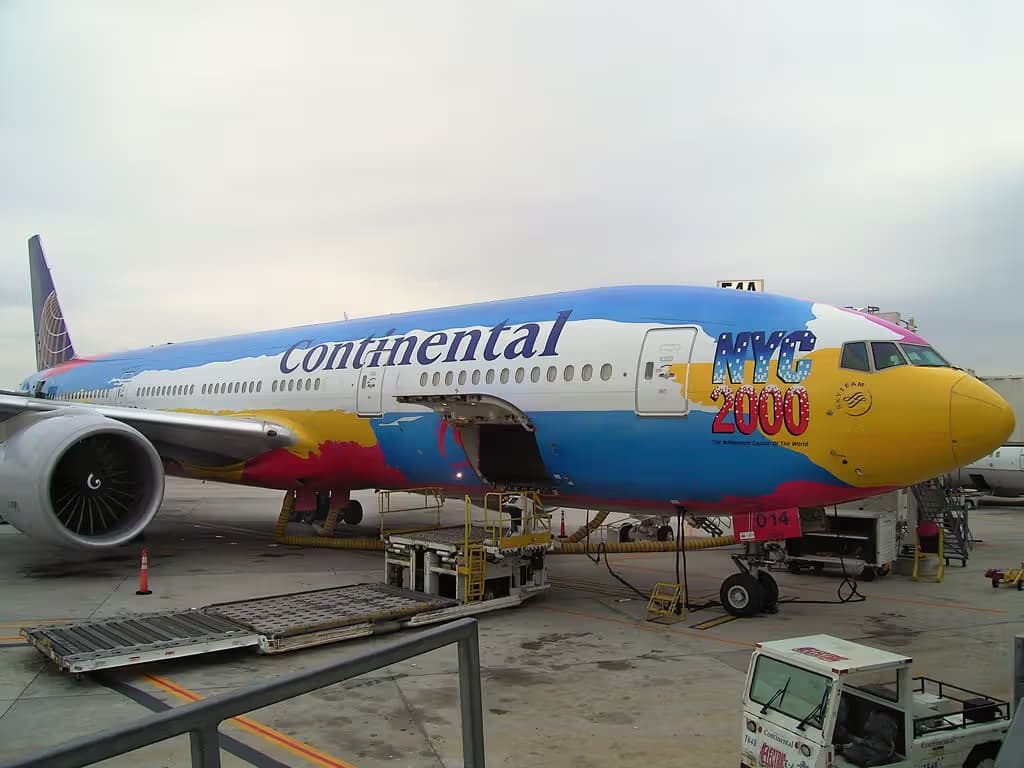 N77014 — Twin-engine aircraft