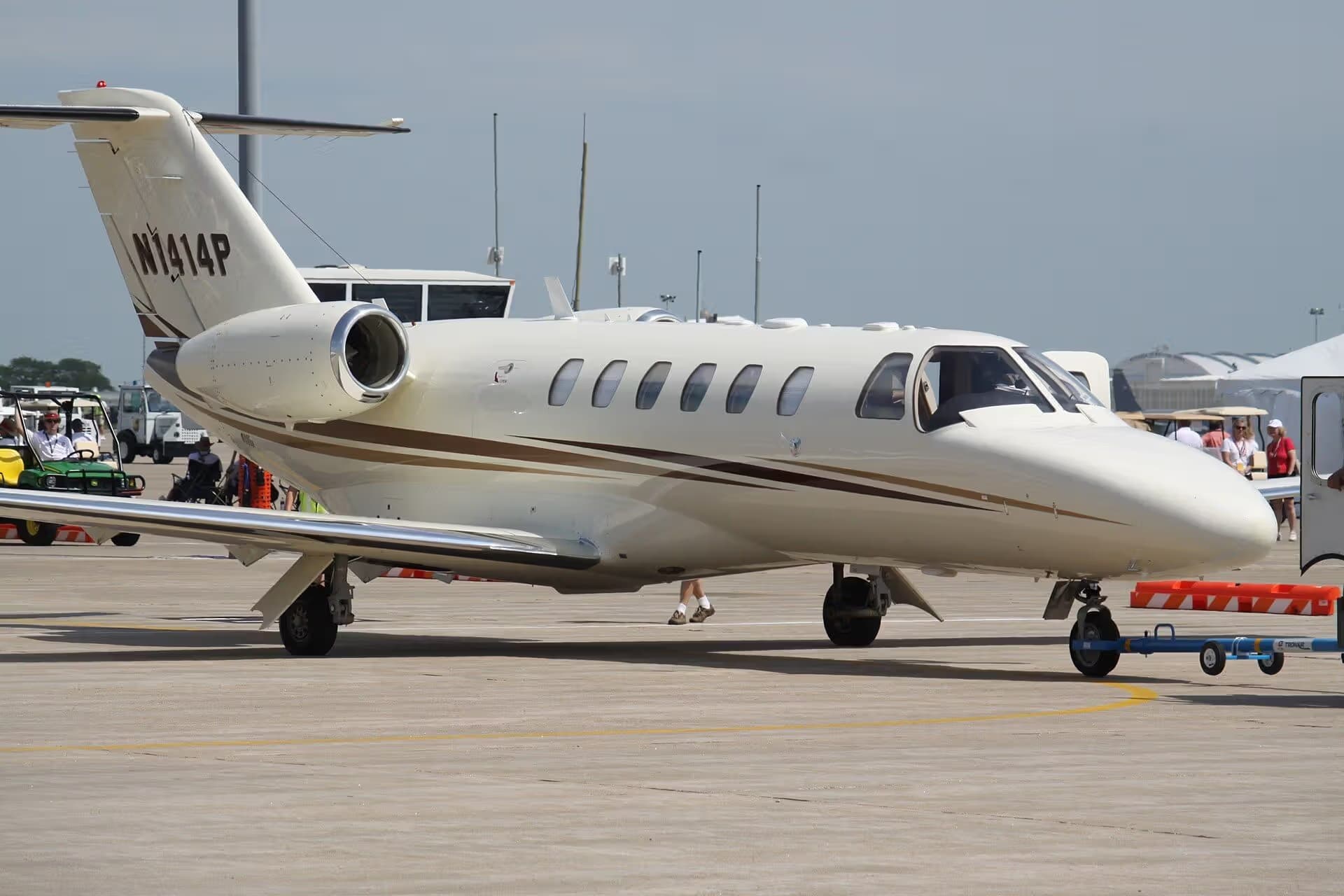 N1414P — Business jet