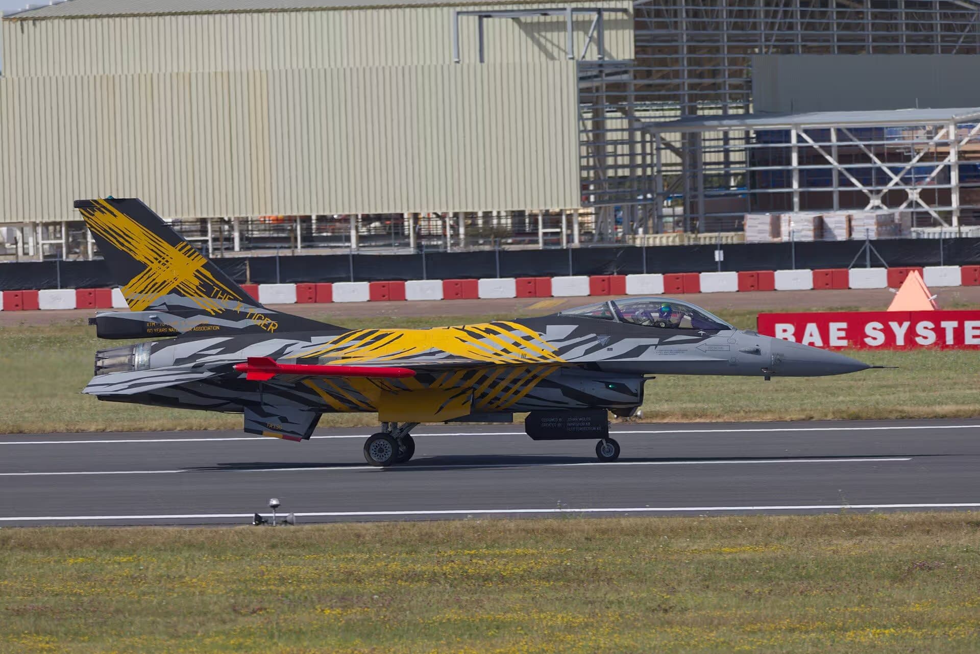 Unidentified — Single-engine aircraft
