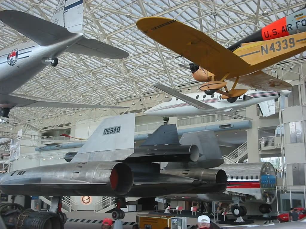 Unidentified — Single-engine aircraft