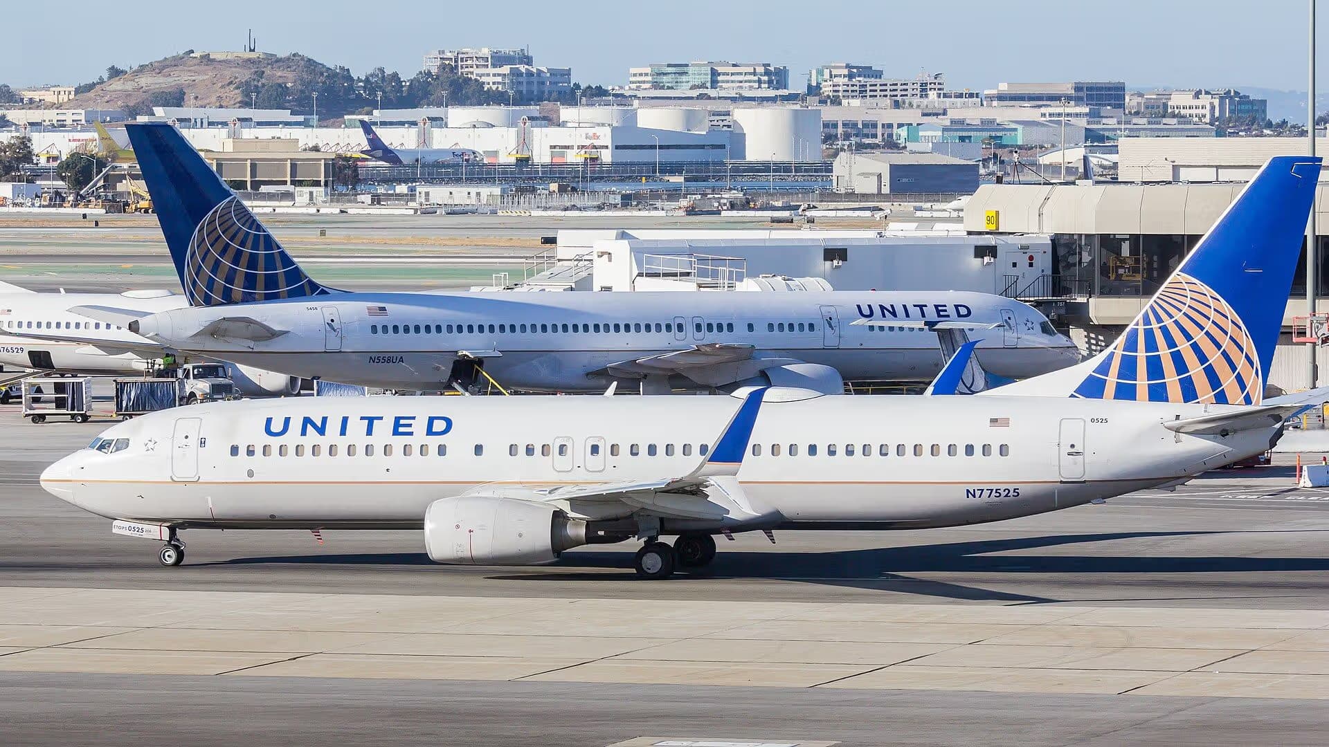 N77525 — Boeing