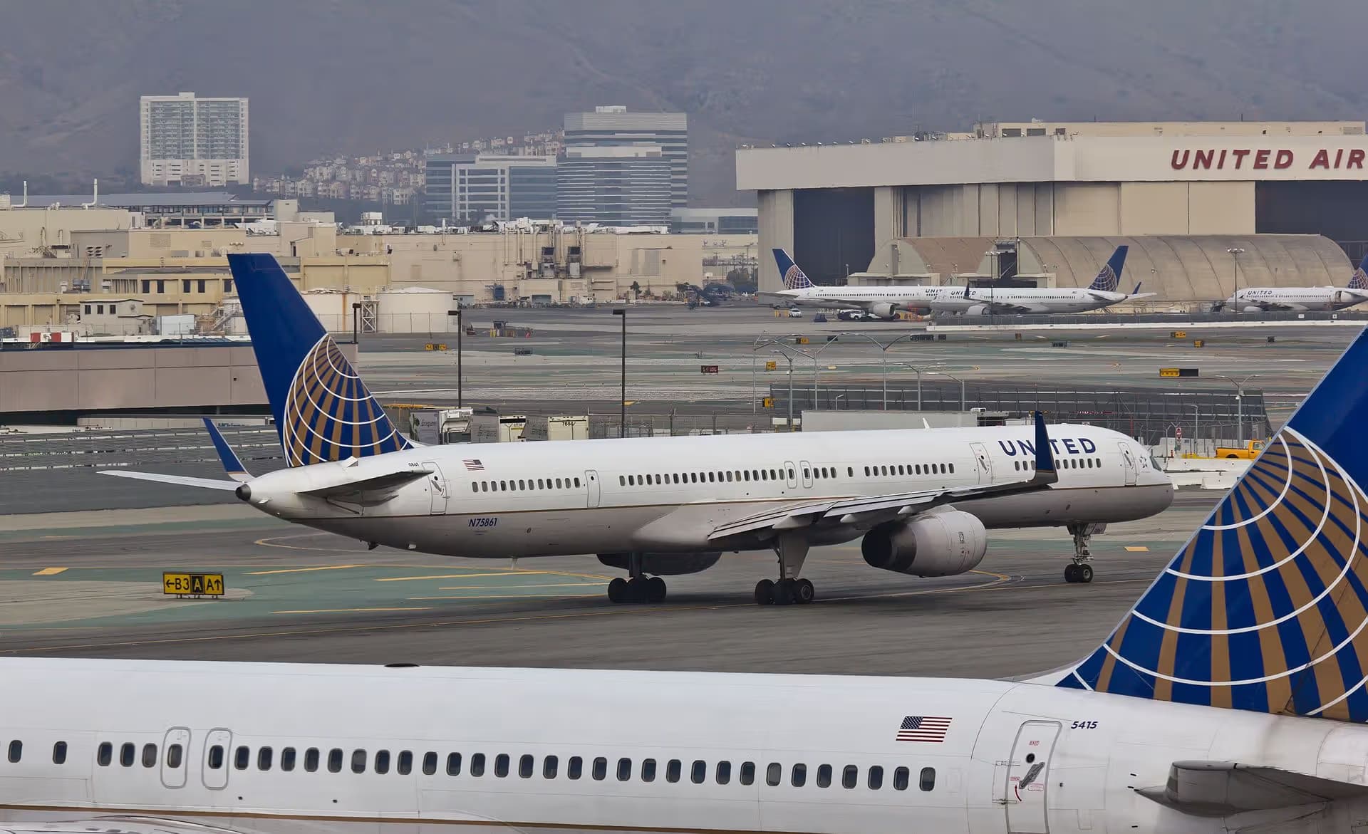 N75861 — Twin-engine aircraft at San Francisco International Airport