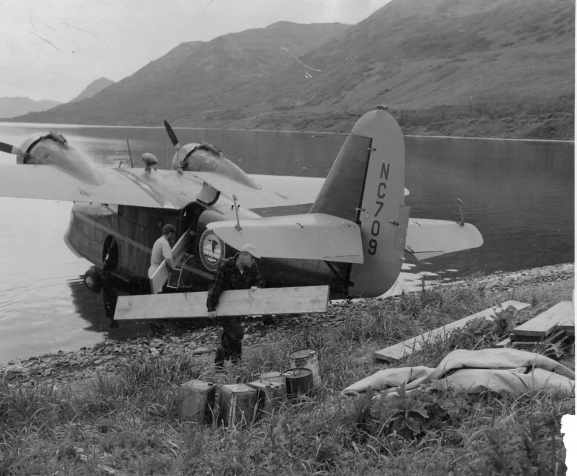 Unidentified — Twin-engine aircraft