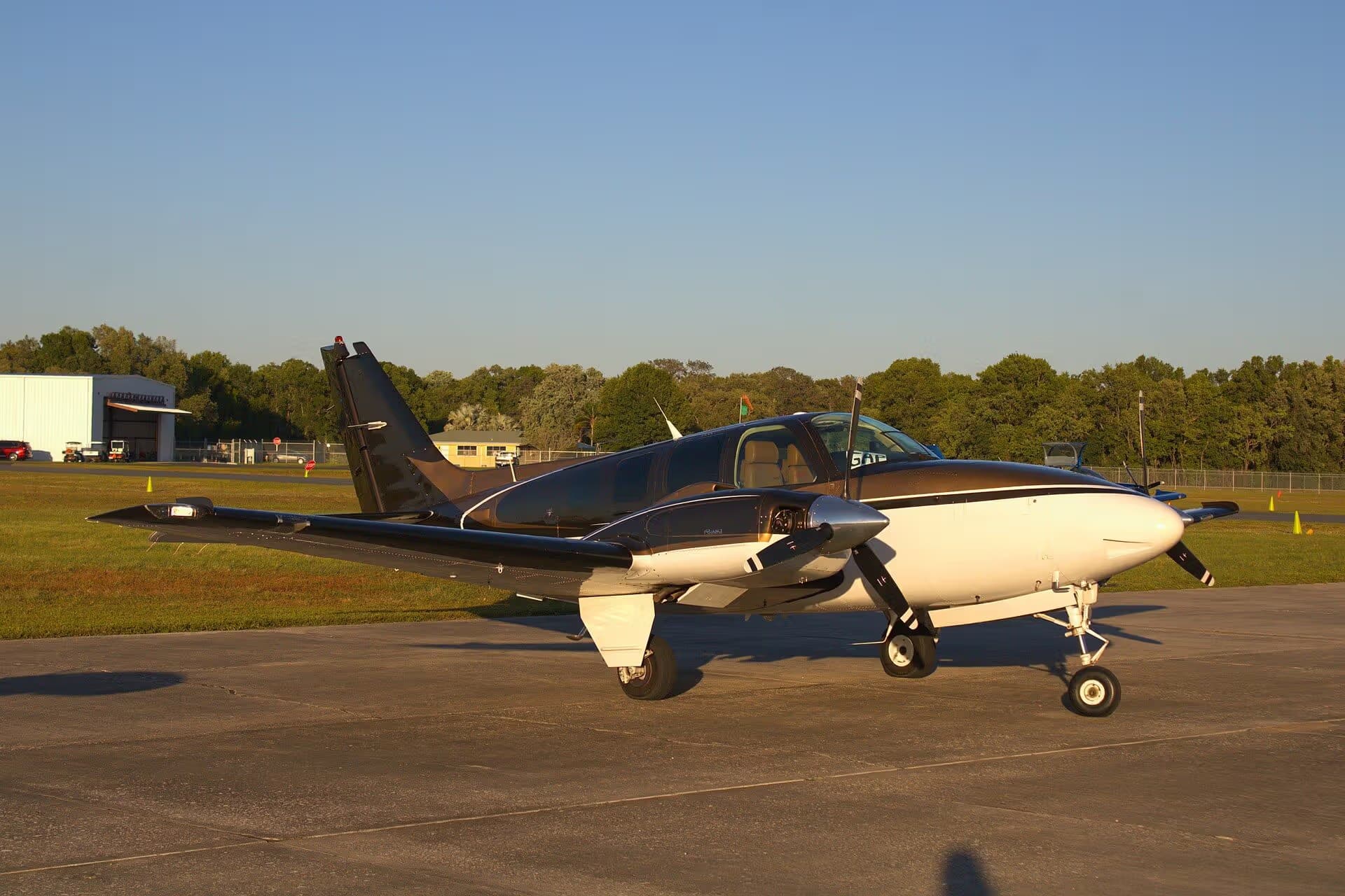 N874WH — Twin-engine aircraft