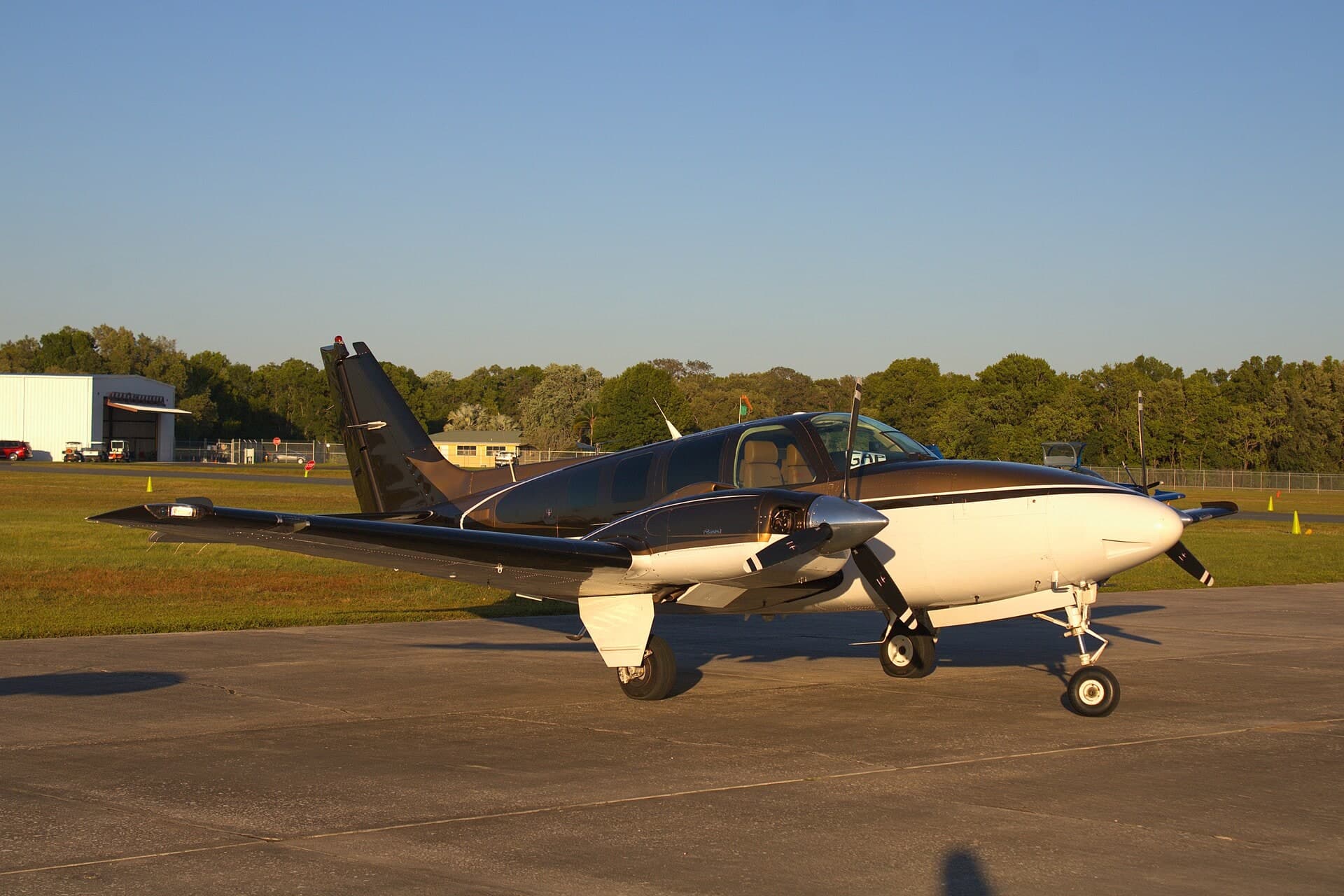 N874WH — Twin-engine aircraft