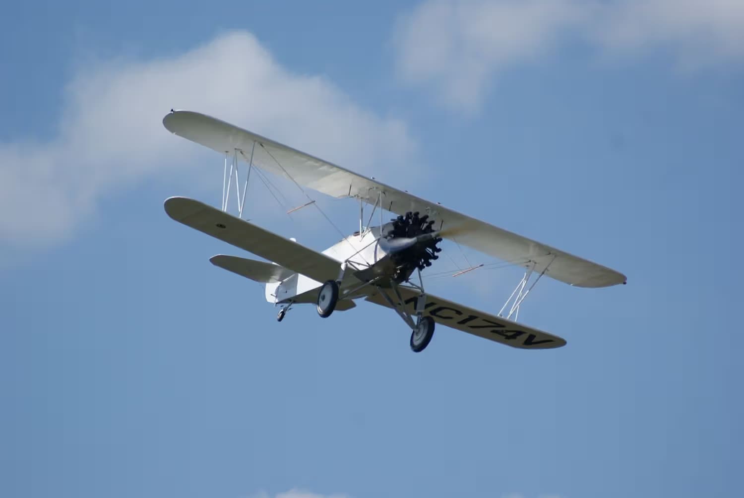 Unidentified — Single-engine aircraft