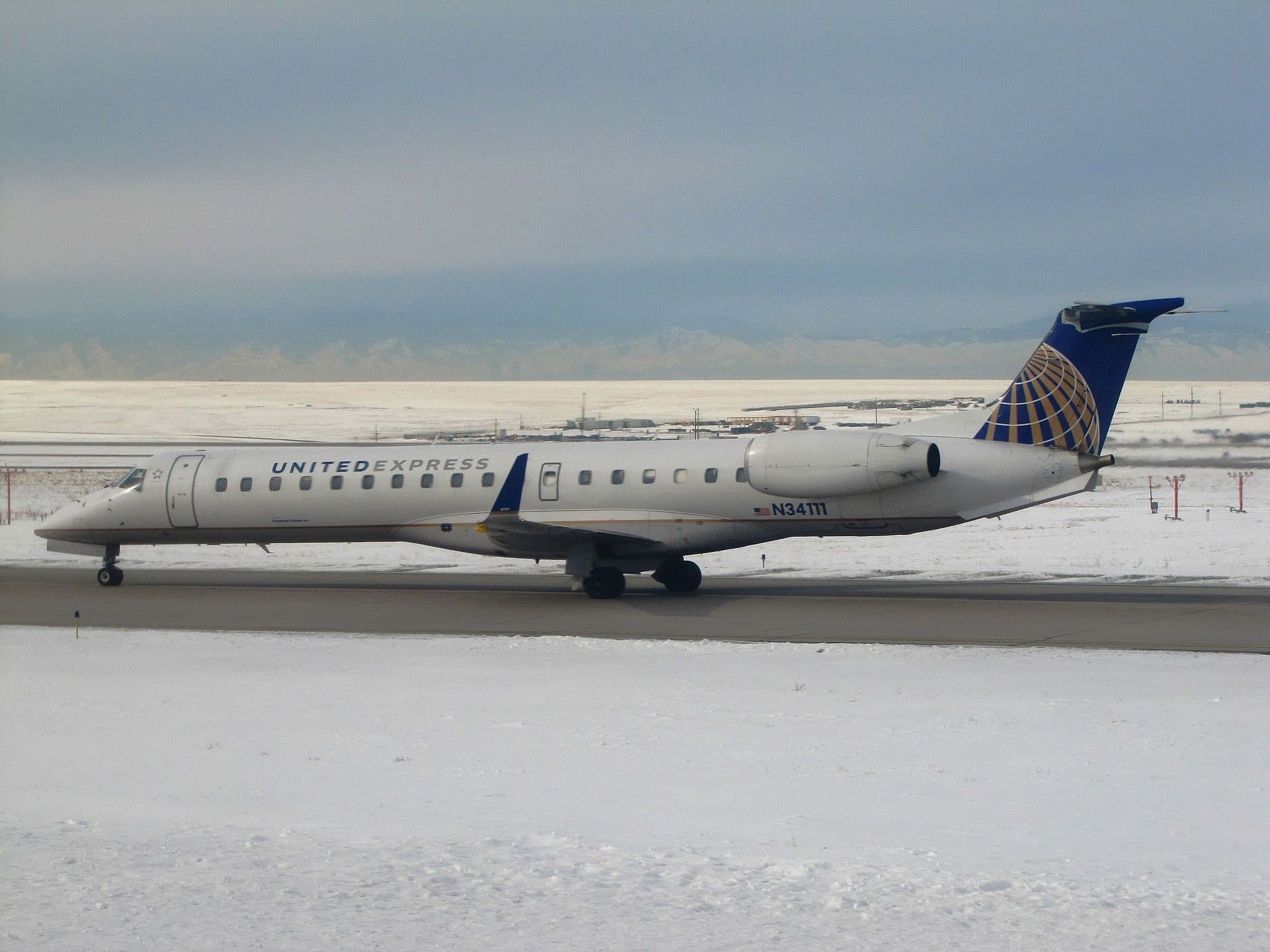 N34111 — Twin-engine aircraft