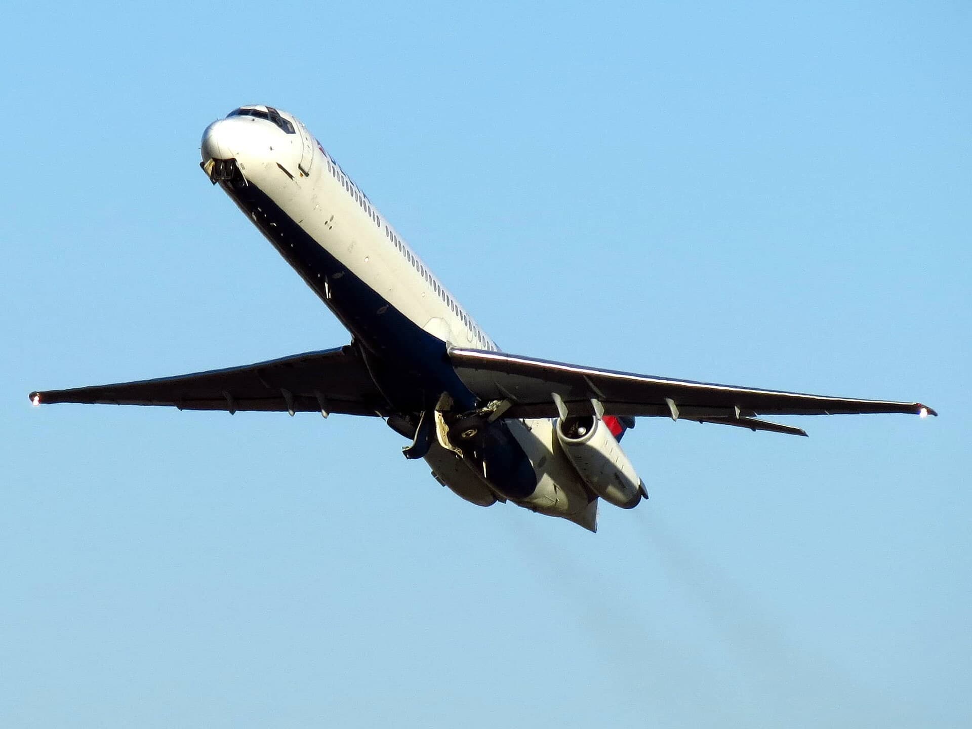 N928DL — Twin-engine aircraft