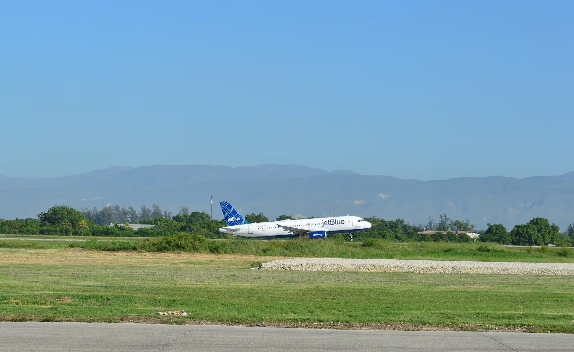 Unidentified — Aircraft at Toussaint Louverture International Airport